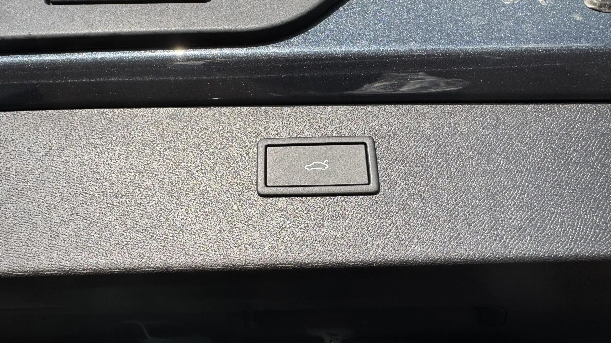 CUPRA_FORMENTOR_COMMANDE-DE-COFFRE