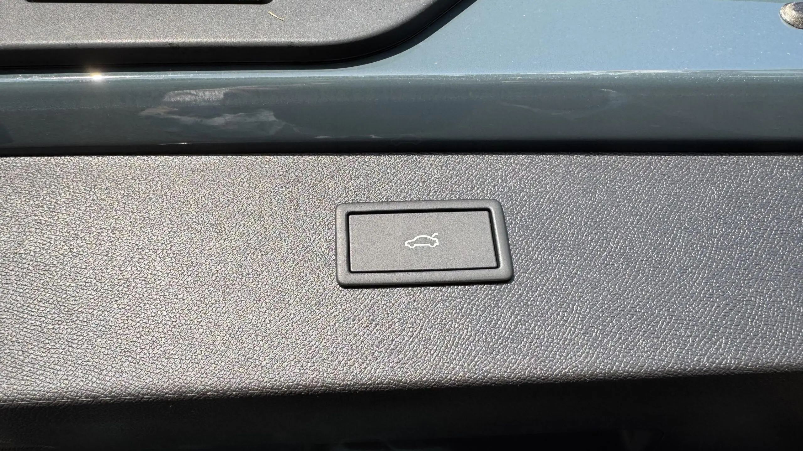 CUPRA_FORMENTOR_COMMANDE-DE-COFFRE