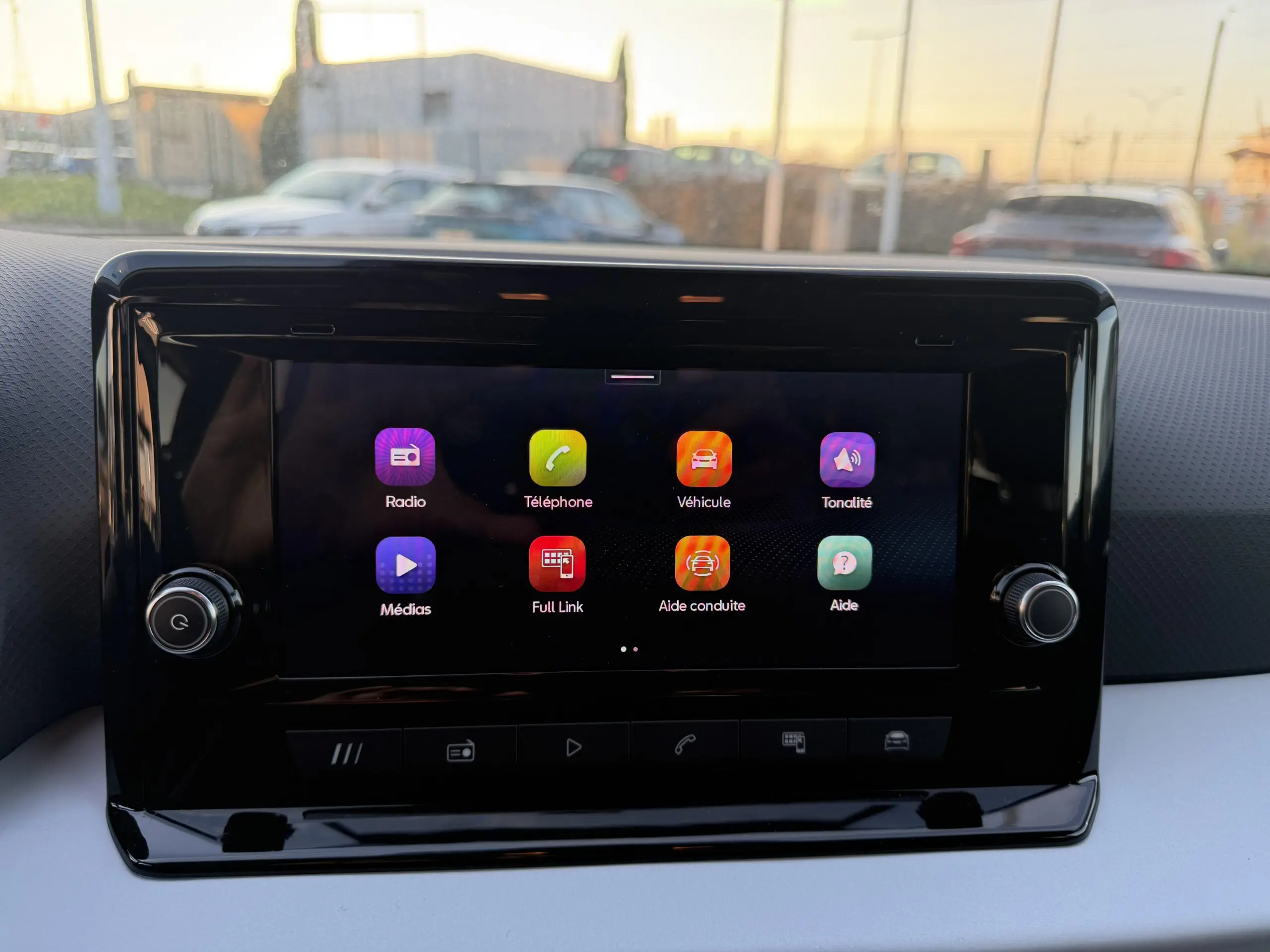 SEAT_ARONA_CONSOLE-CENTRALE-GPS