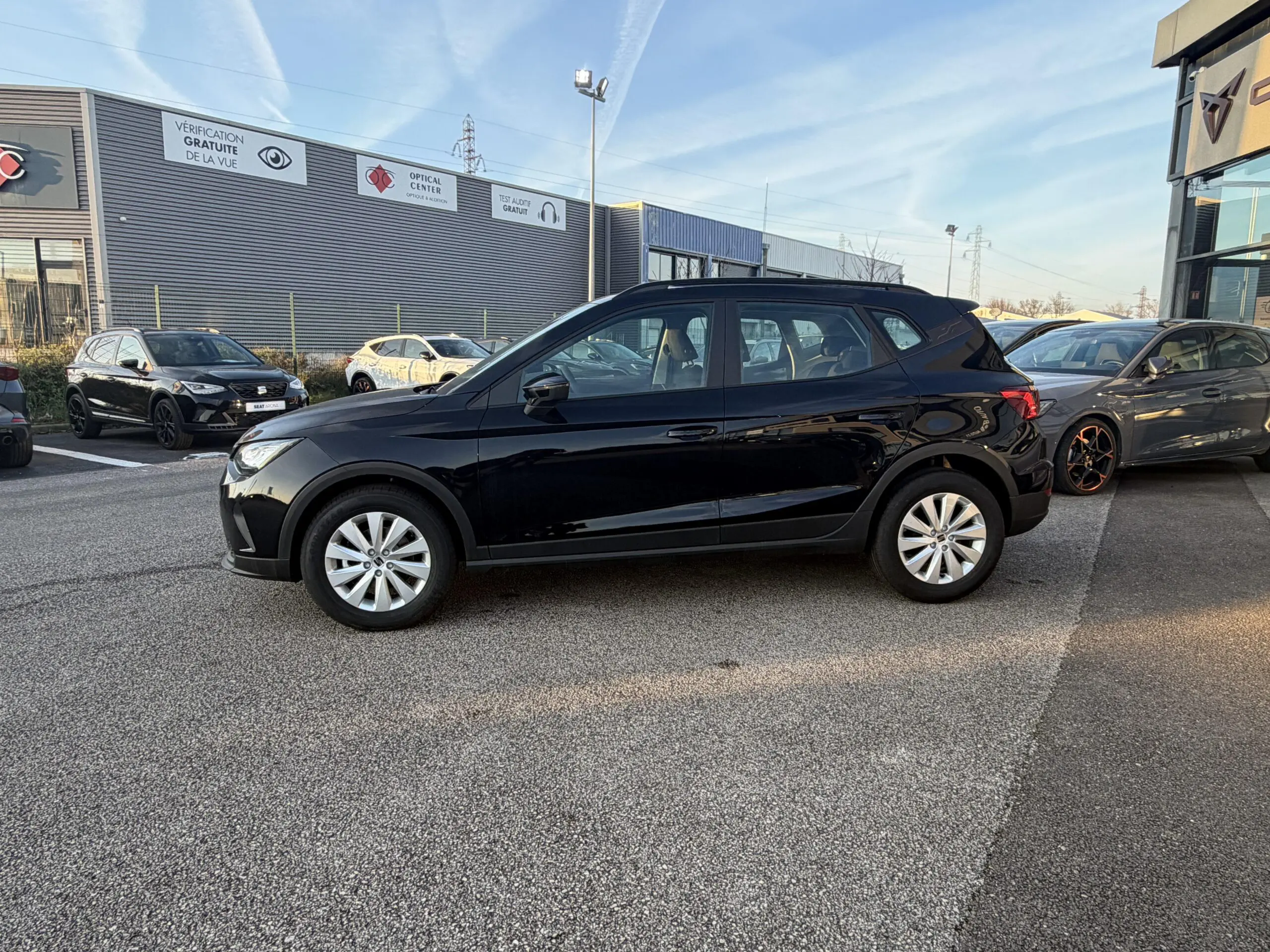 SEAT_ARONA_PROFIL-GAUCHE
