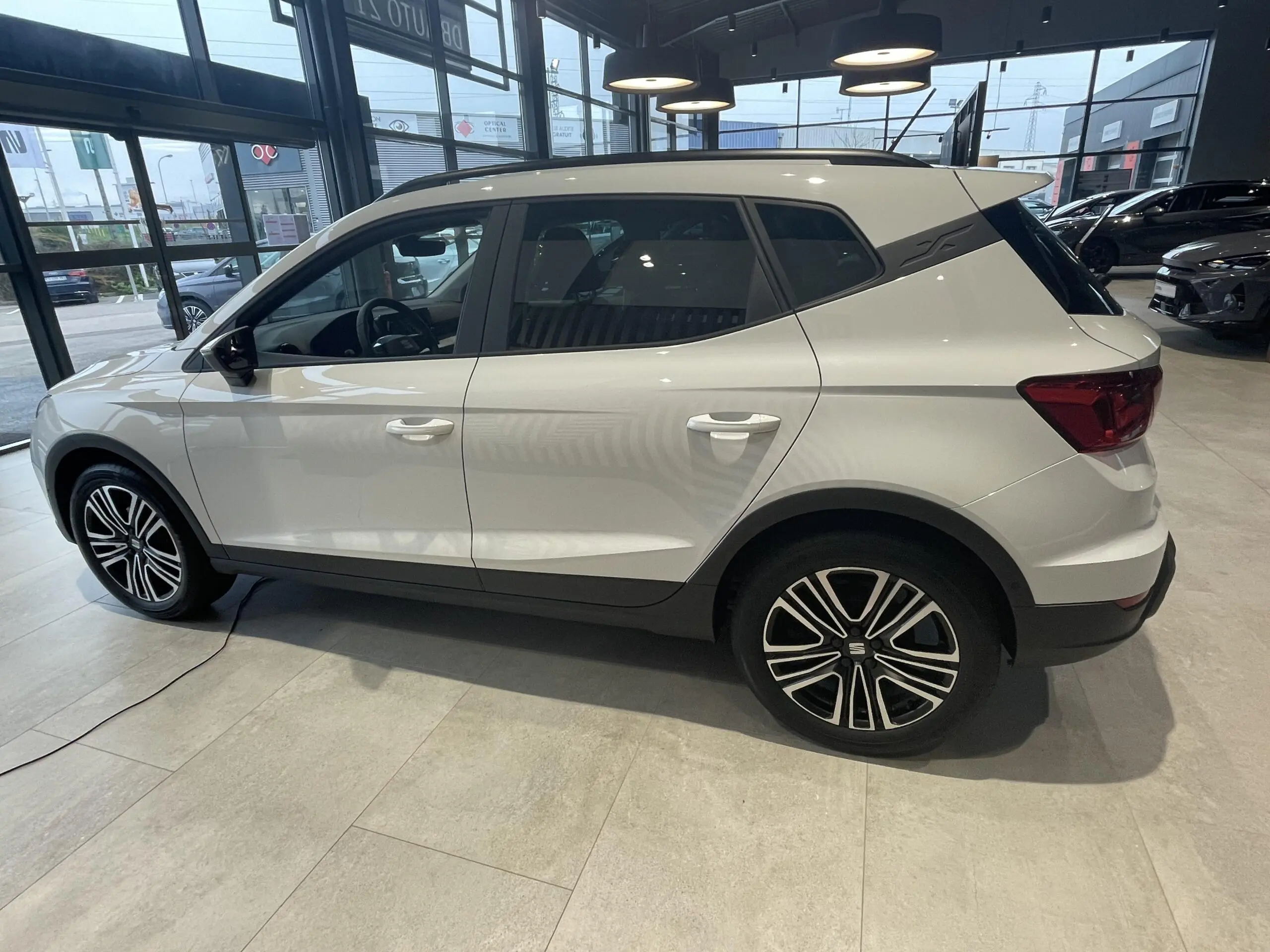 SEAT_ARONA_PROFIL-GAUCHE