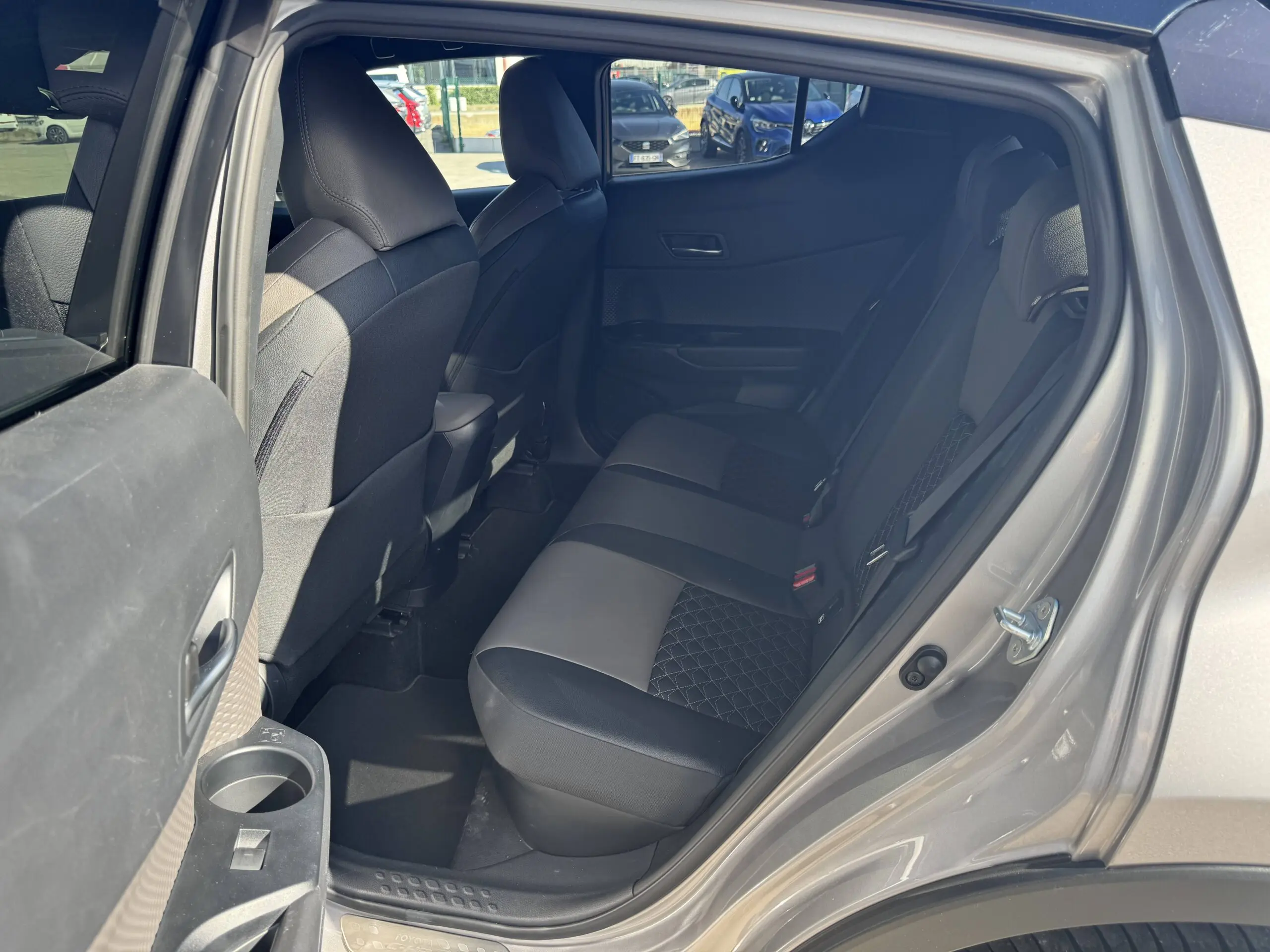 TOYOTA_C-HR-HYBRIDE-MY20