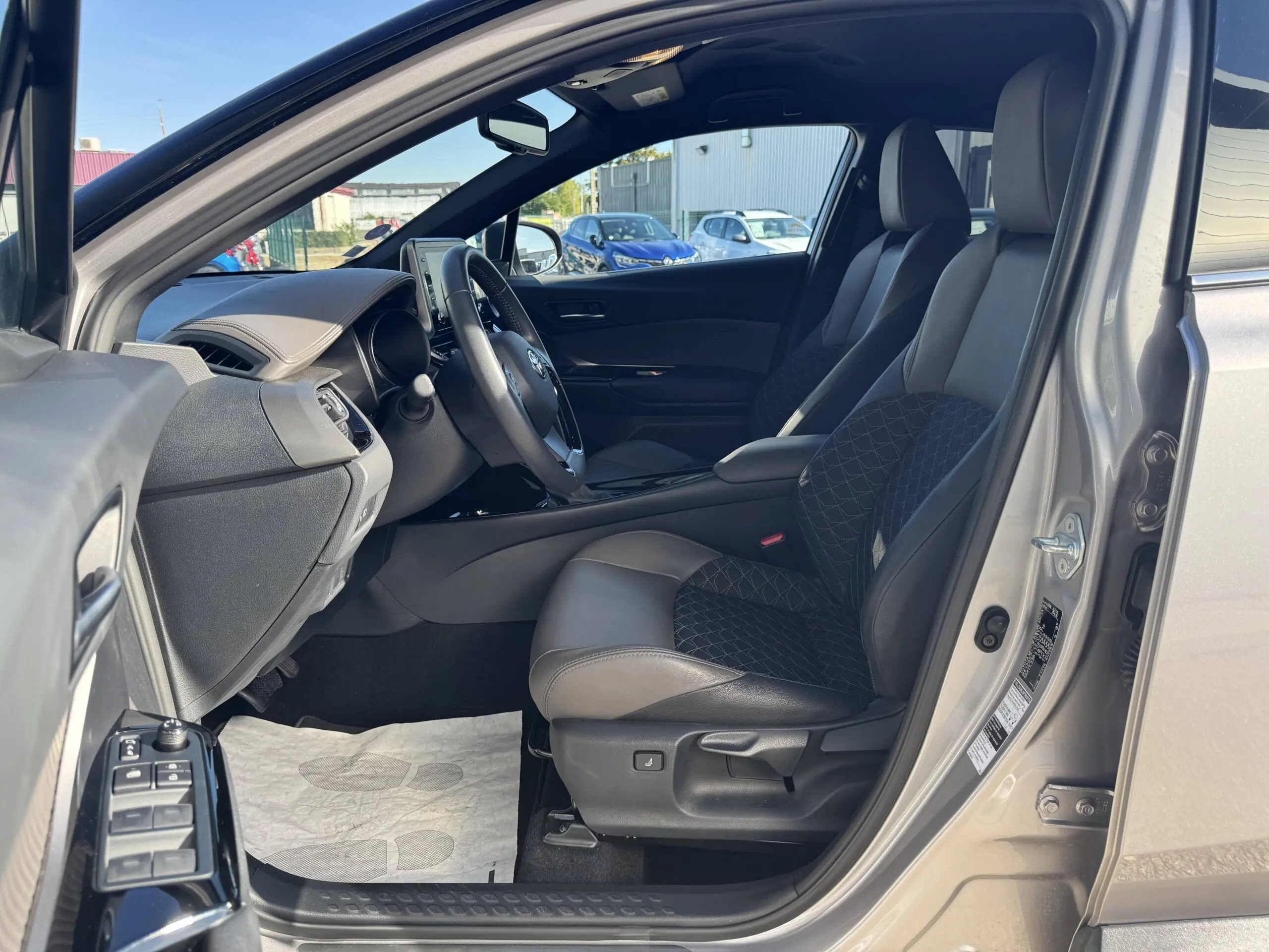 TOYOTA_C-HR-HYBRIDE-MY20