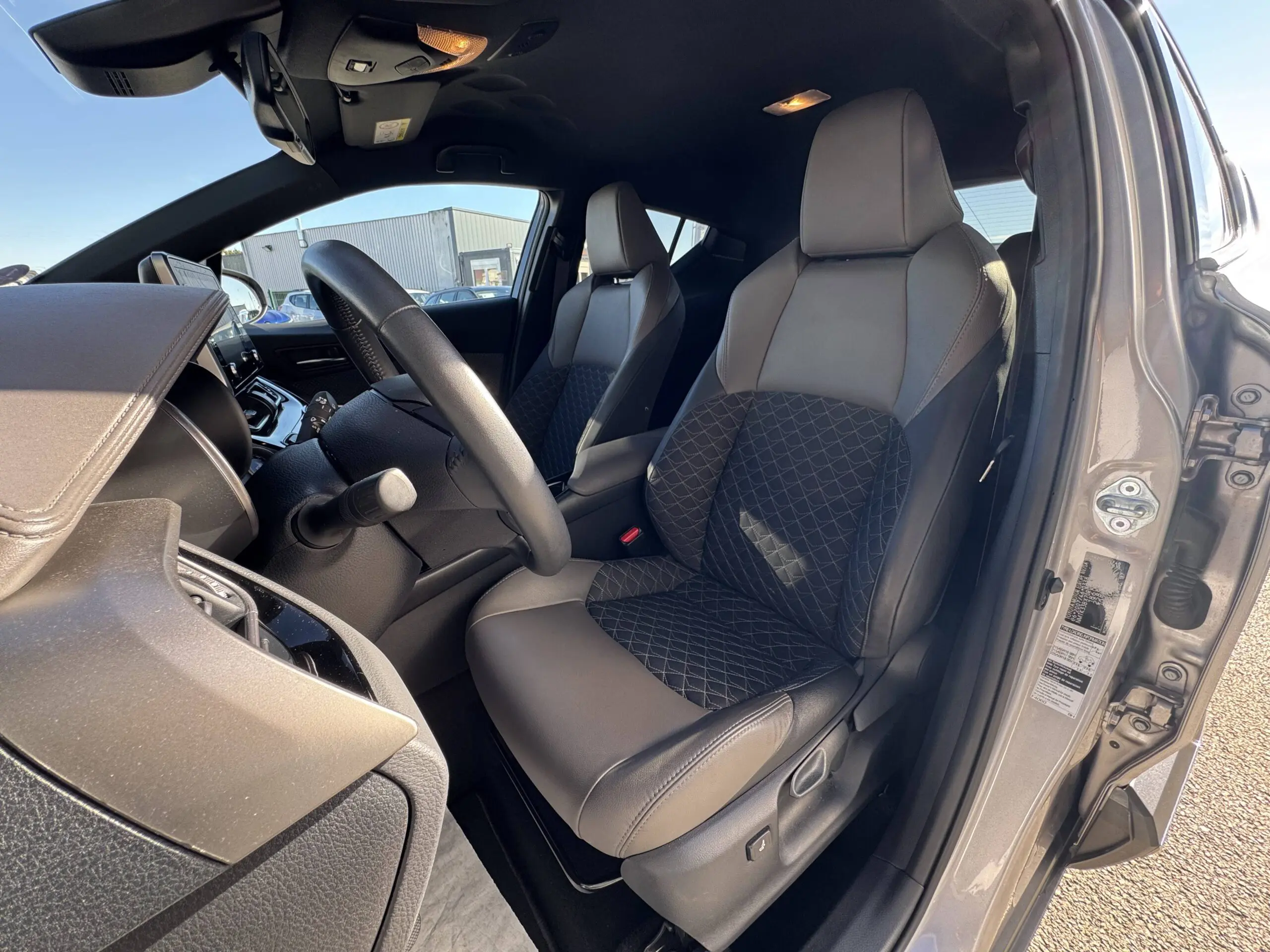 TOYOTA_C-HR-HYBRIDE-MY20