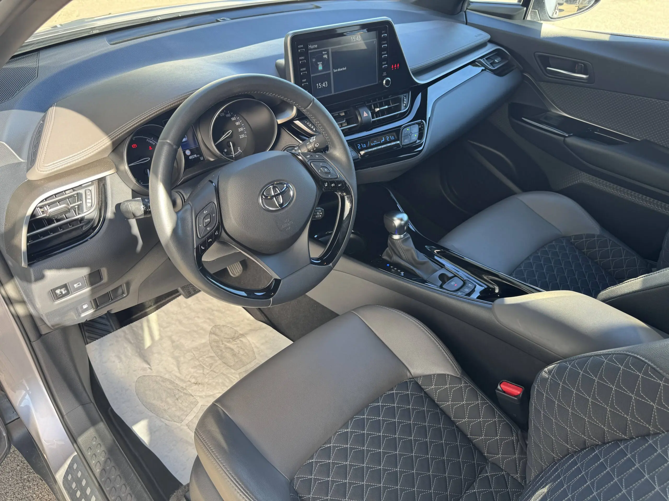 TOYOTA_C-HR-HYBRIDE-MY20