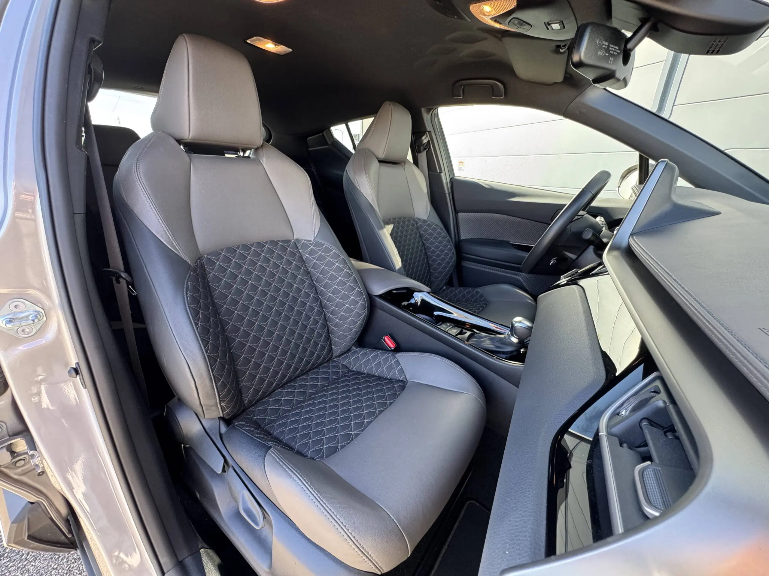 TOYOTA_C-HR-HYBRIDE-MY20