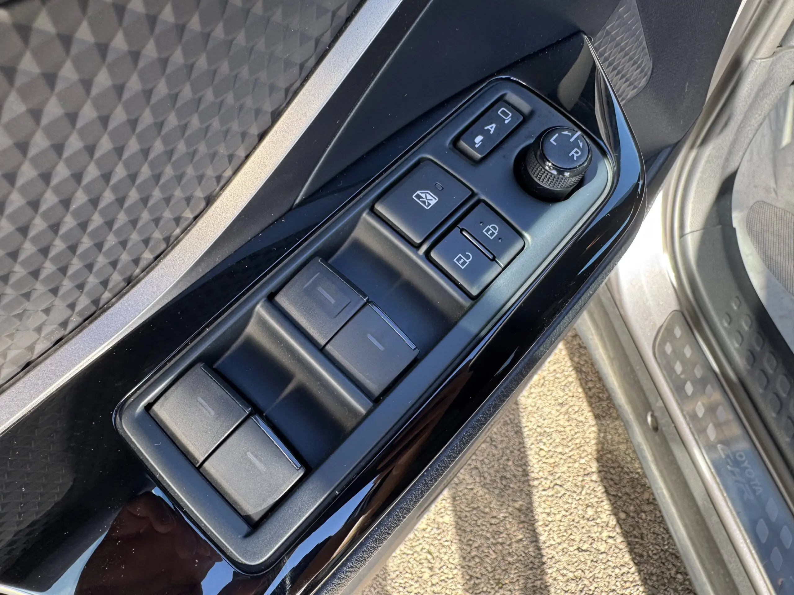 TOYOTA_C-HR-HYBRIDE-MY20