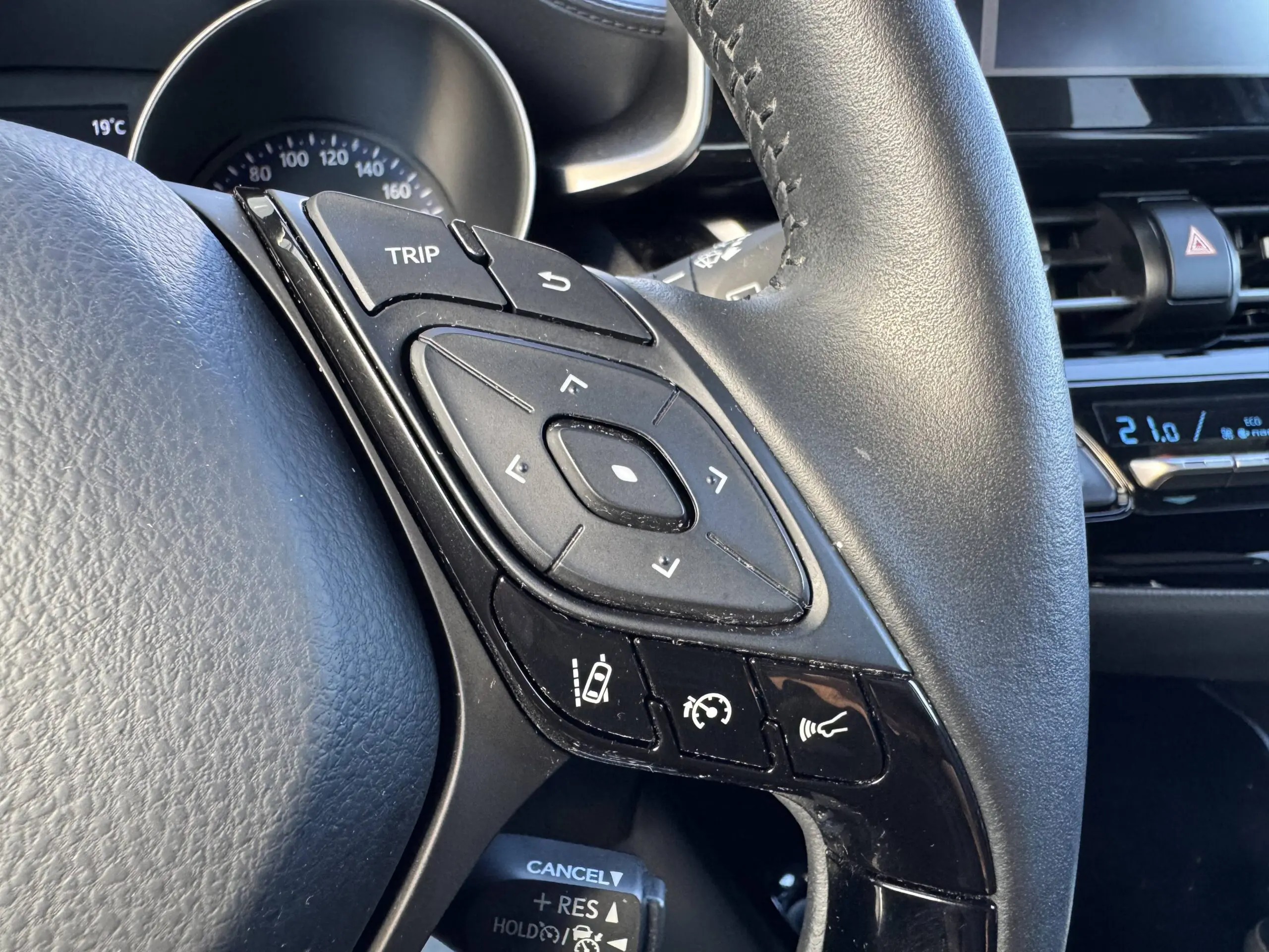 TOYOTA_C-HR-HYBRIDE-MY20