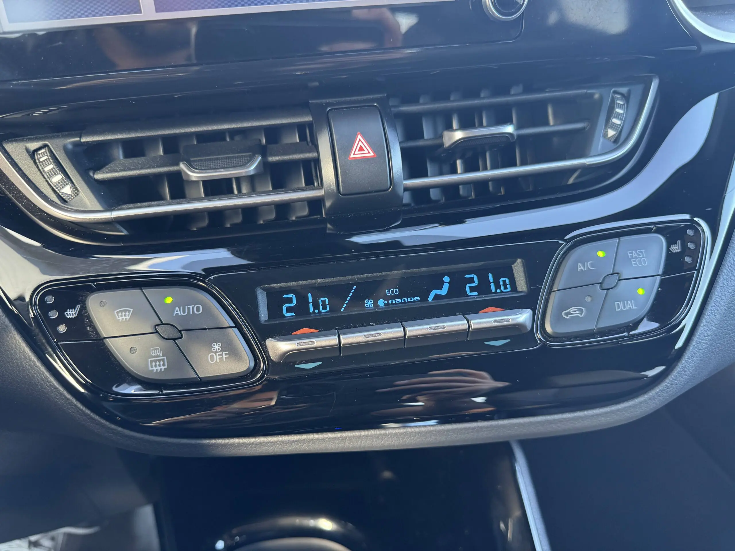 TOYOTA_C-HR-HYBRIDE-MY20