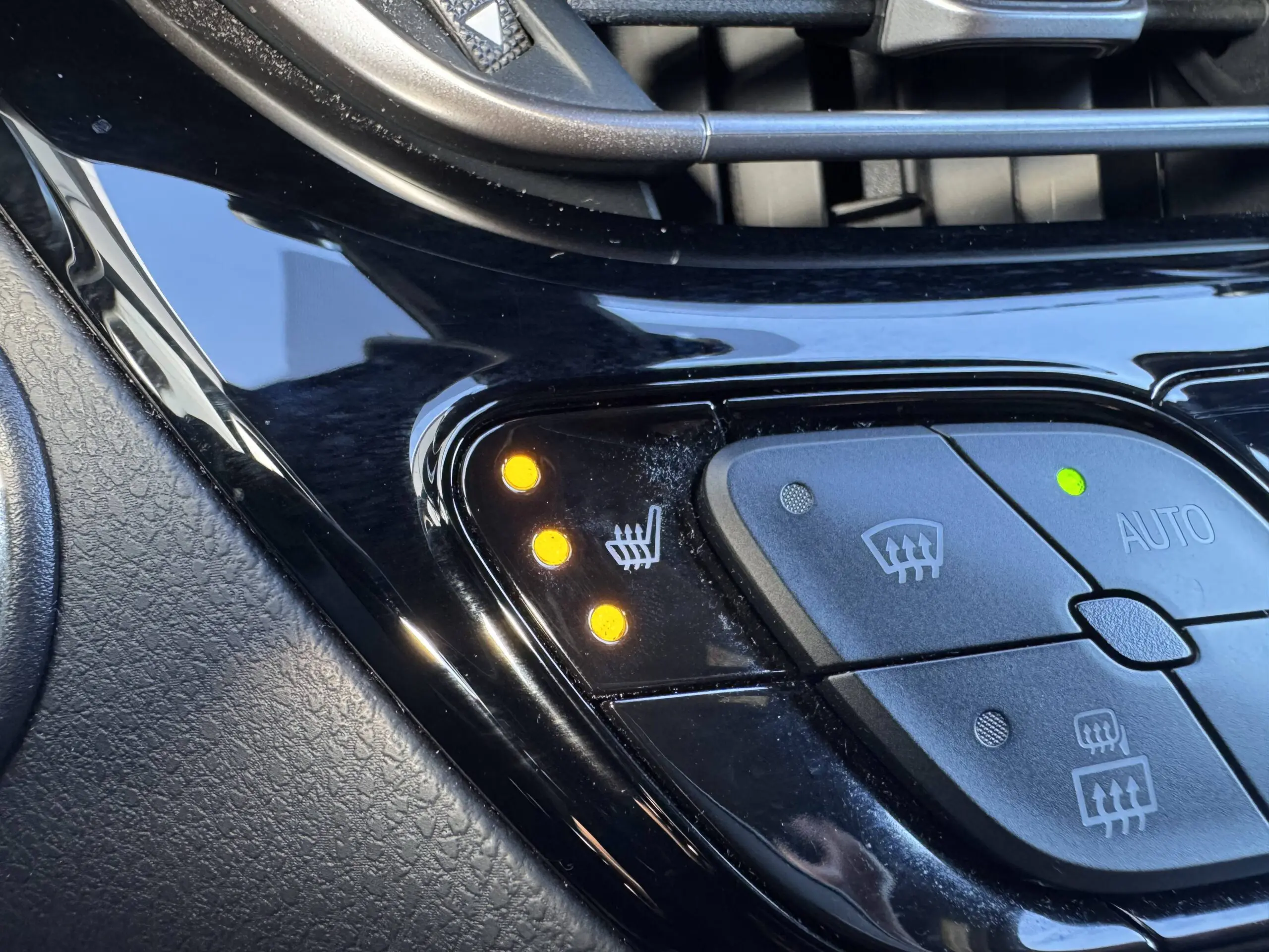 TOYOTA_C-HR-HYBRIDE-MY20