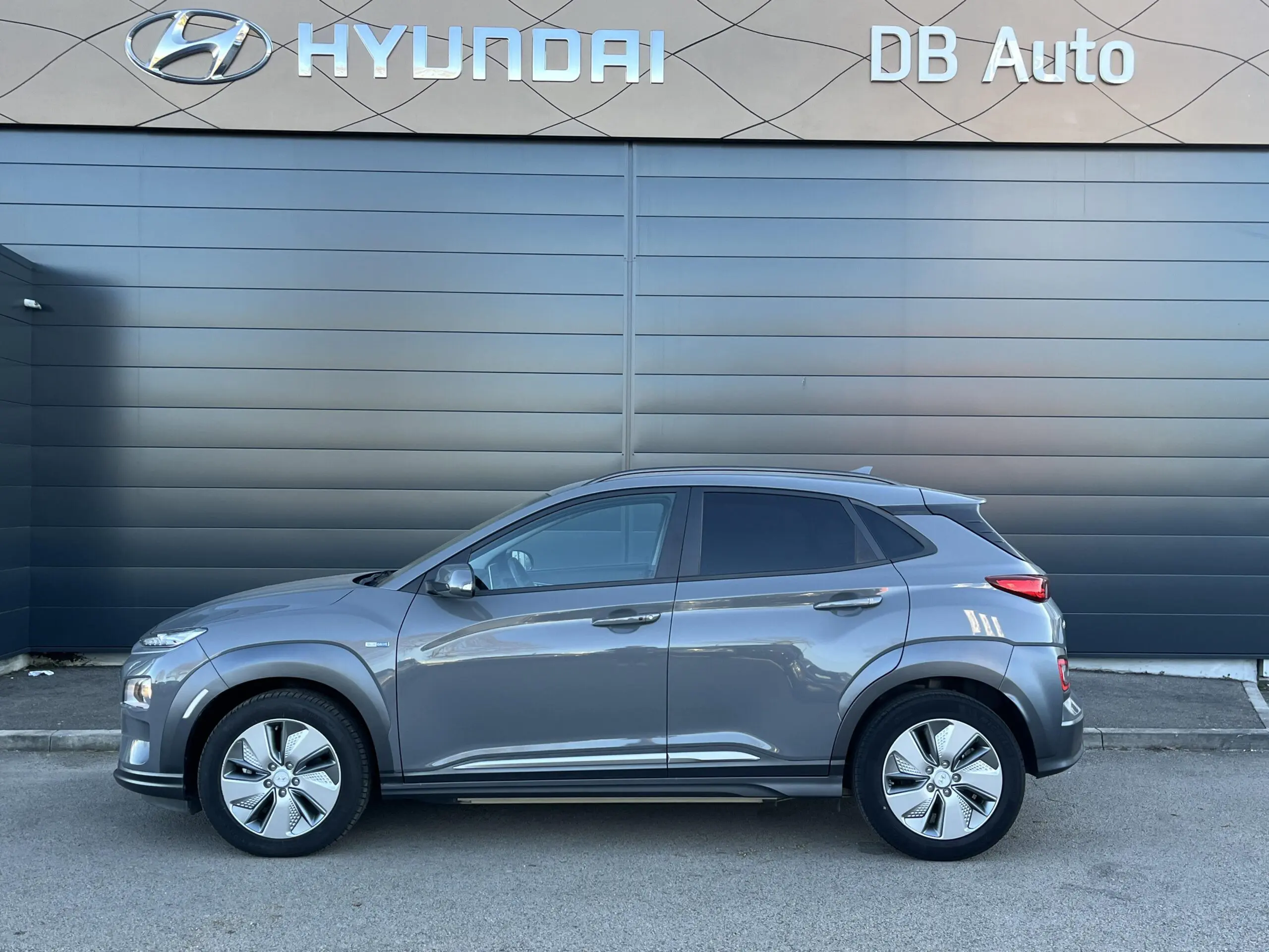 HYUNDAI_KONA-ELECTRIC_PROFIL-GAUCHE
