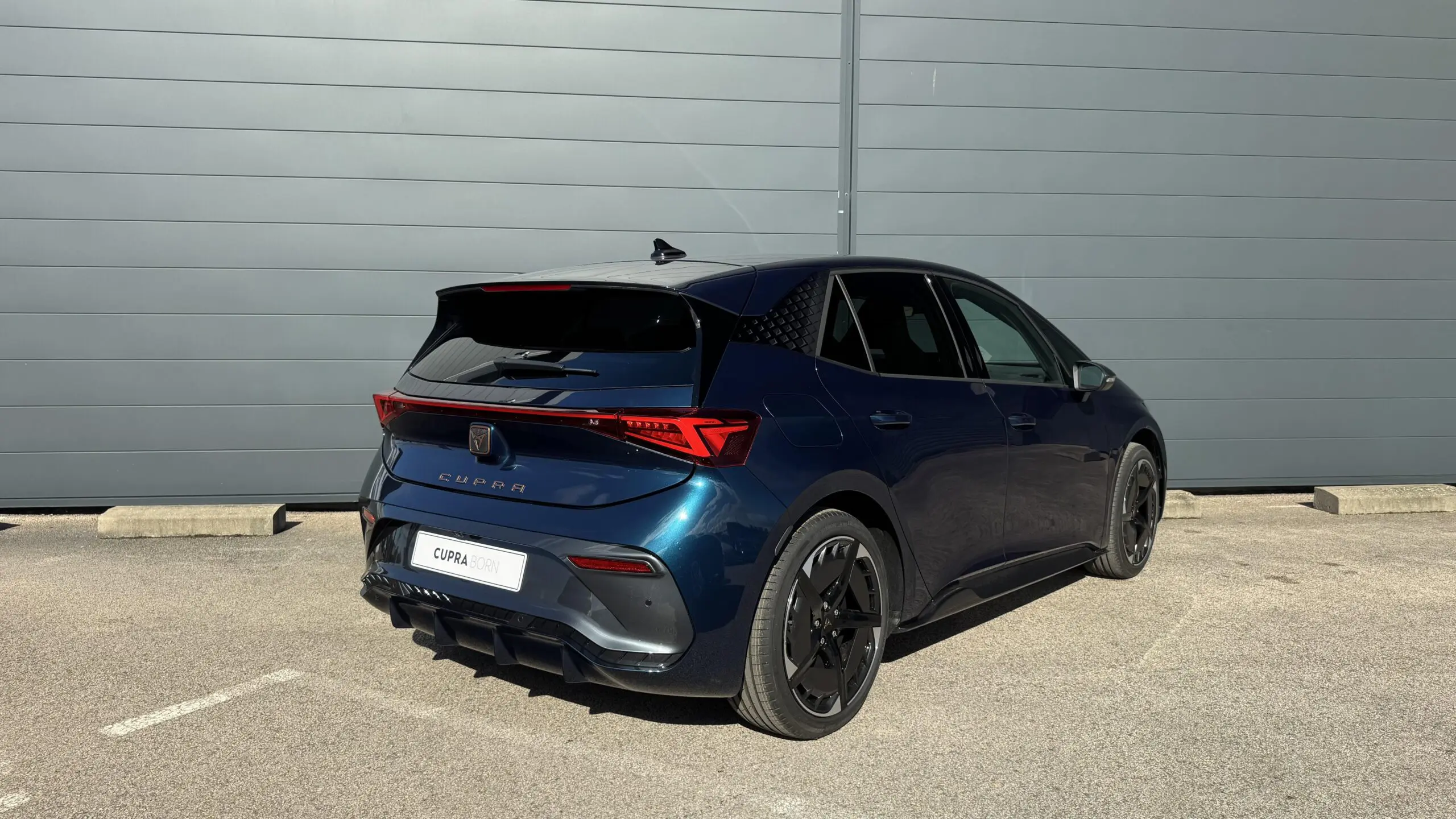 CUPRA_BORN_34-ARRIERE-DROIT