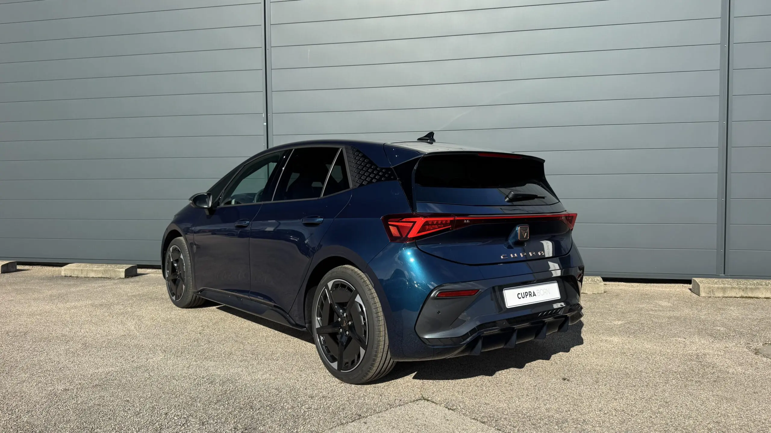 CUPRA_BORN_34-ARRIERE-GAUCHE