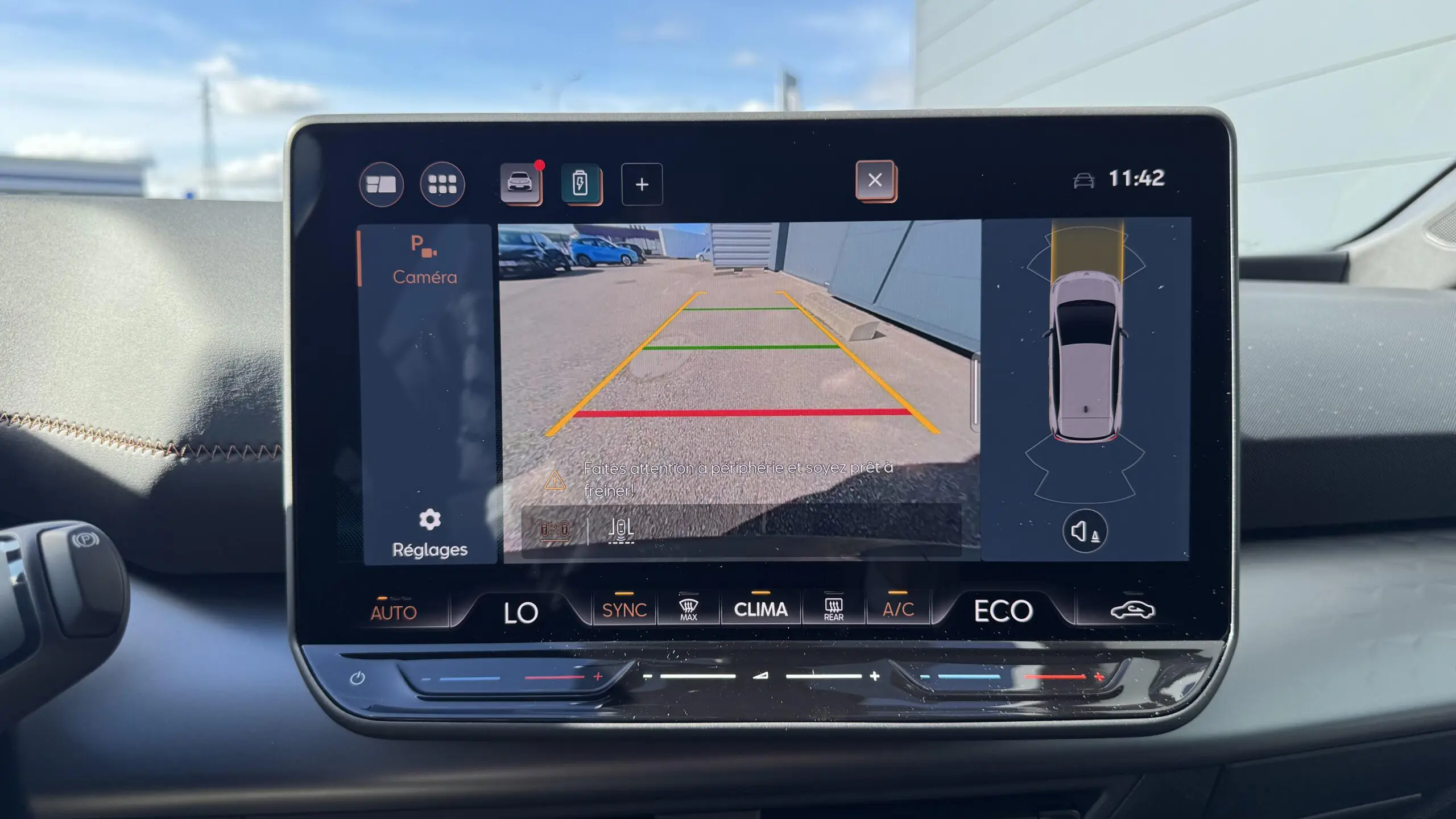 CUPRA_BORN_CONSOLE-CENTRALE-CAMERA-DE-RECUL