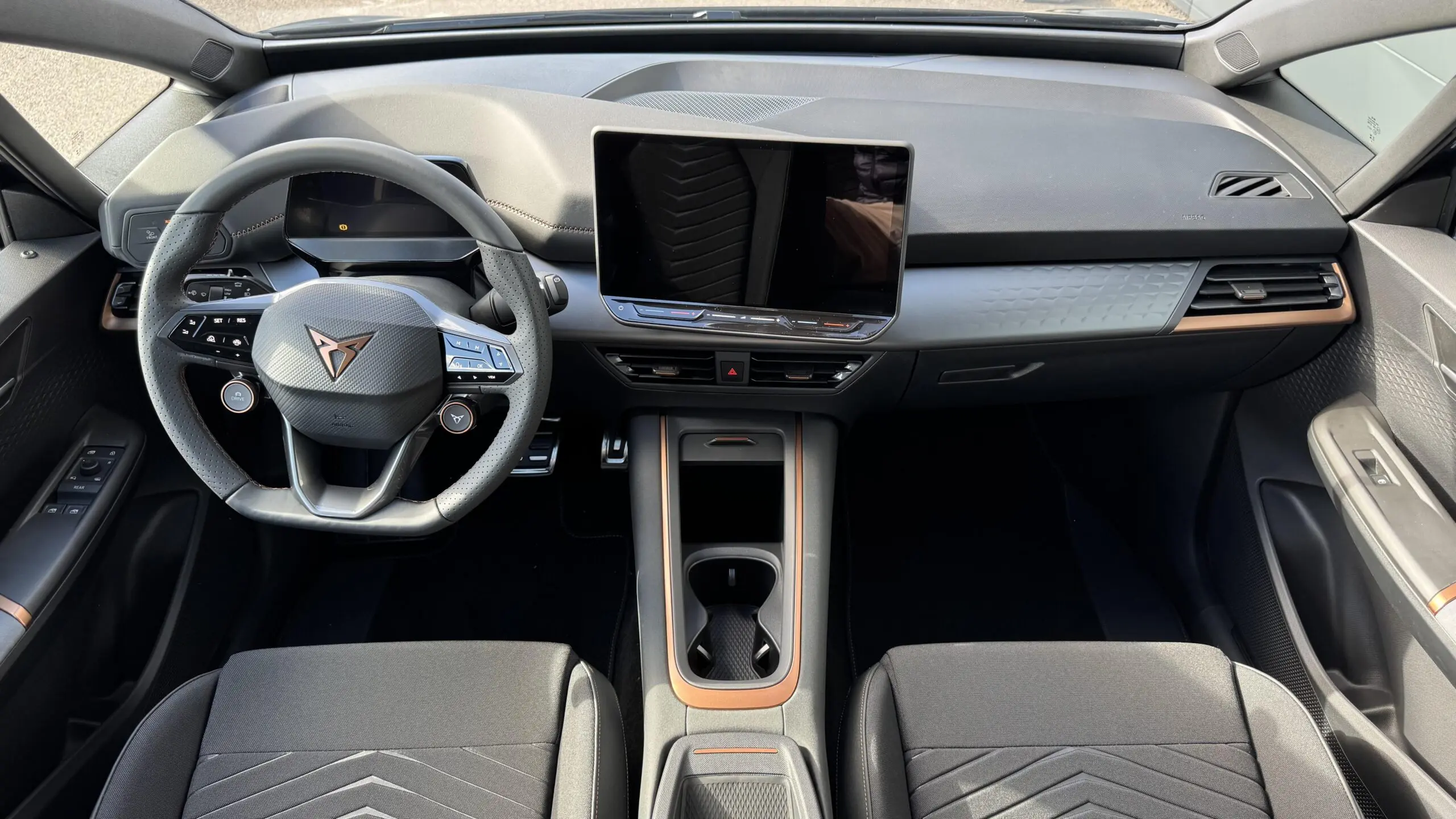 CUPRA_BORN_PLANCHE-DE-BORD