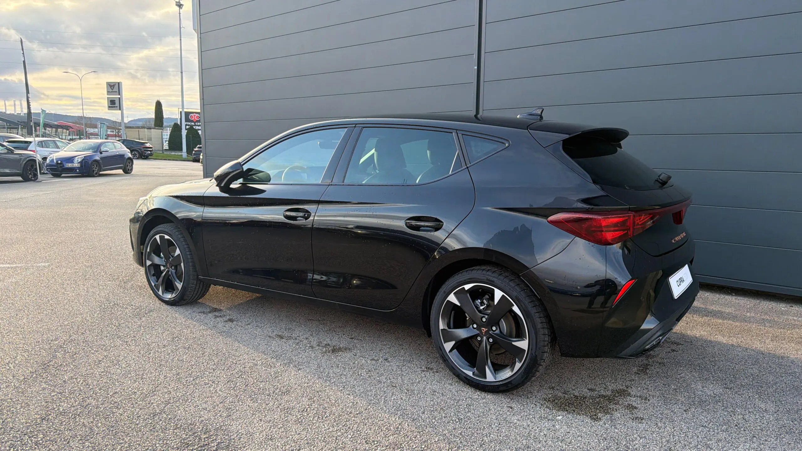 CUPRA_LEON_34-ARRIERE-GAUCHE