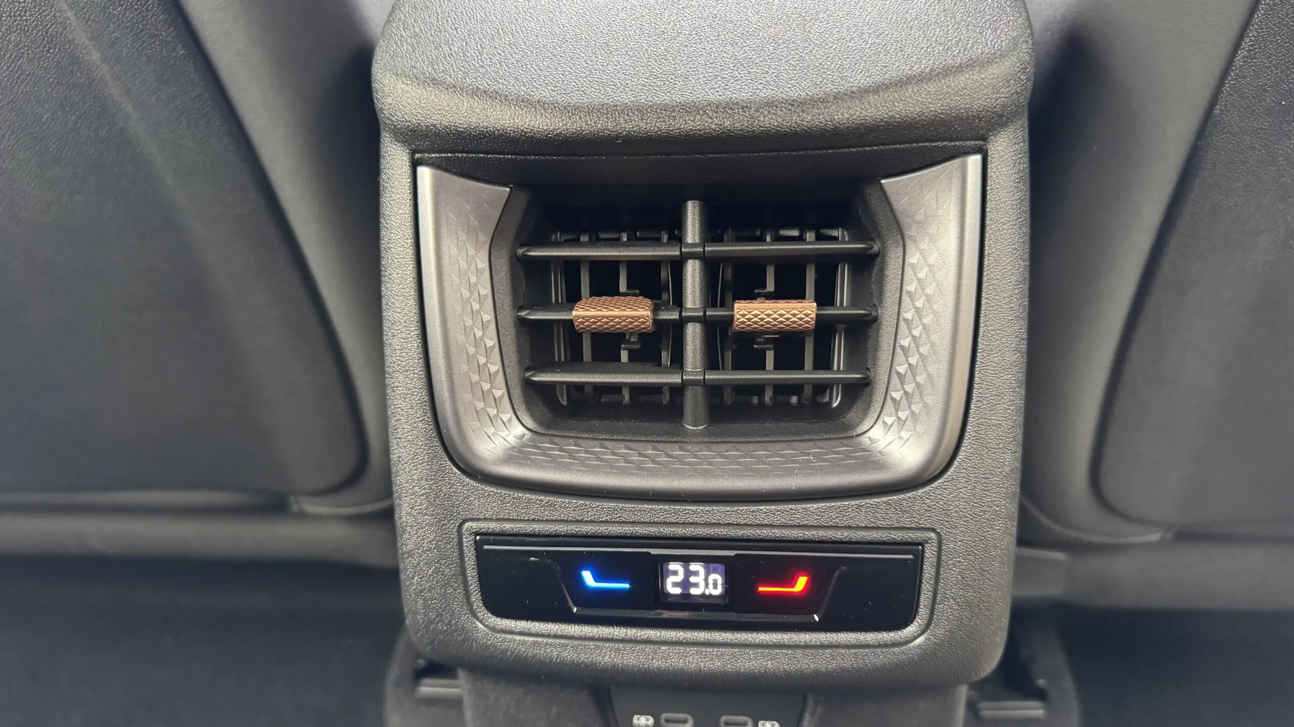 CUPRA_TERRAMAR_ASSISE-ARRIERE-CENTRALE