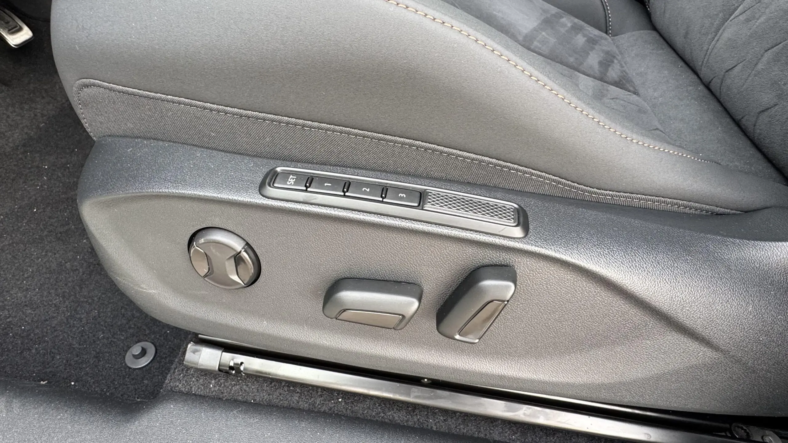 CUPRA_TERRAMAR_SIEGE-ARRIERE-GAUCHE