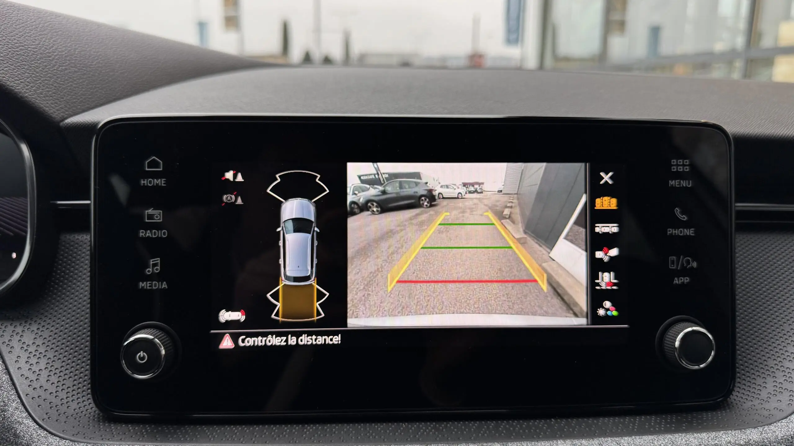 SKODA_KAMIQ_CONSOLE-CENTRALE-CAMERA-DE-RECUL