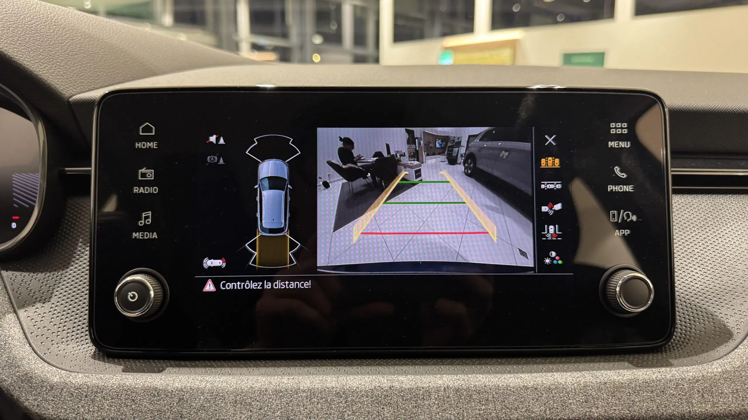 SKODA_KAMIQ_CONSOLE-CENTRALE-CAMERA-DE-RECUL