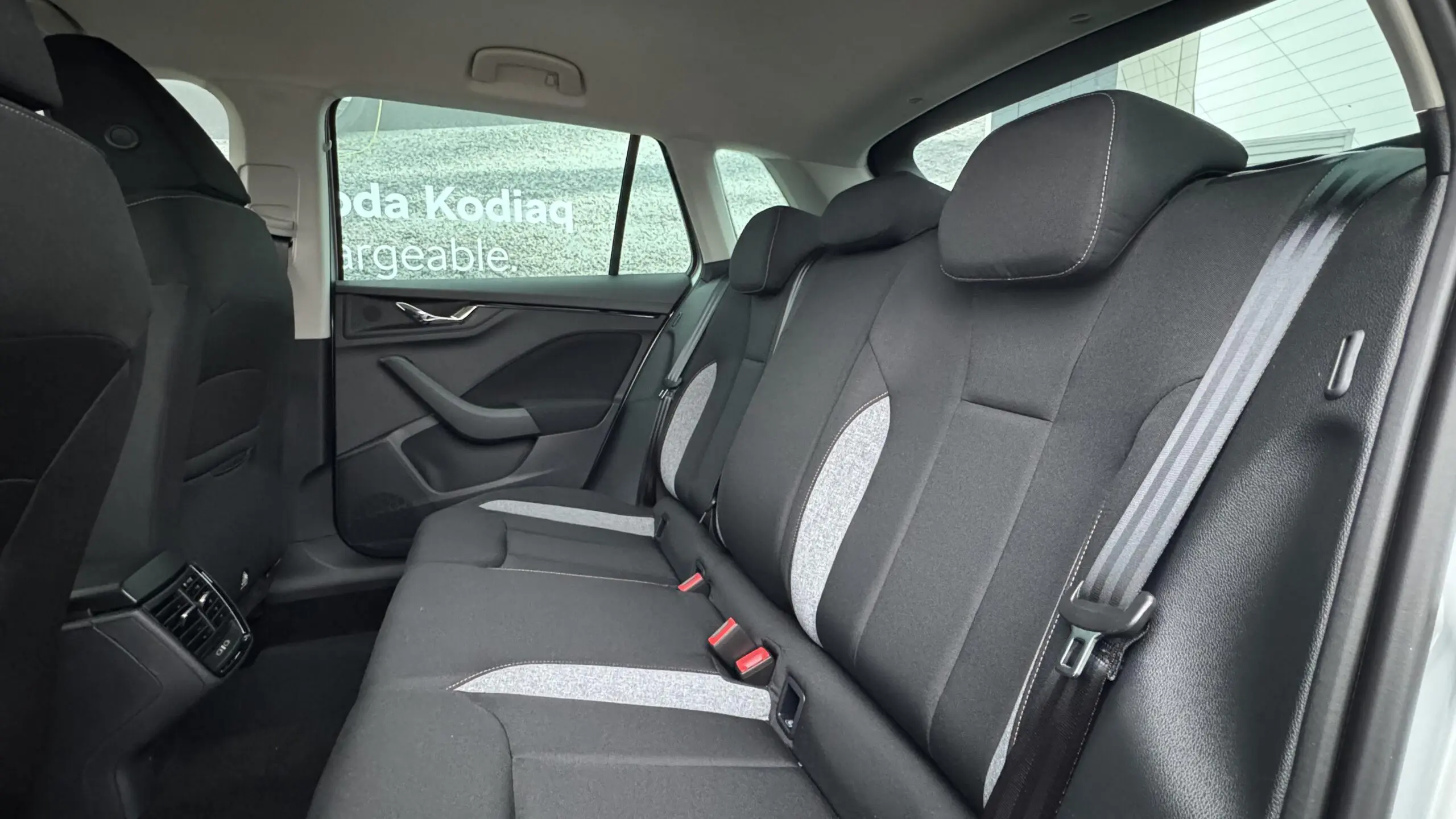 SKODA_KAMIQ_SIEGE-ARRIERE-GAUCHE