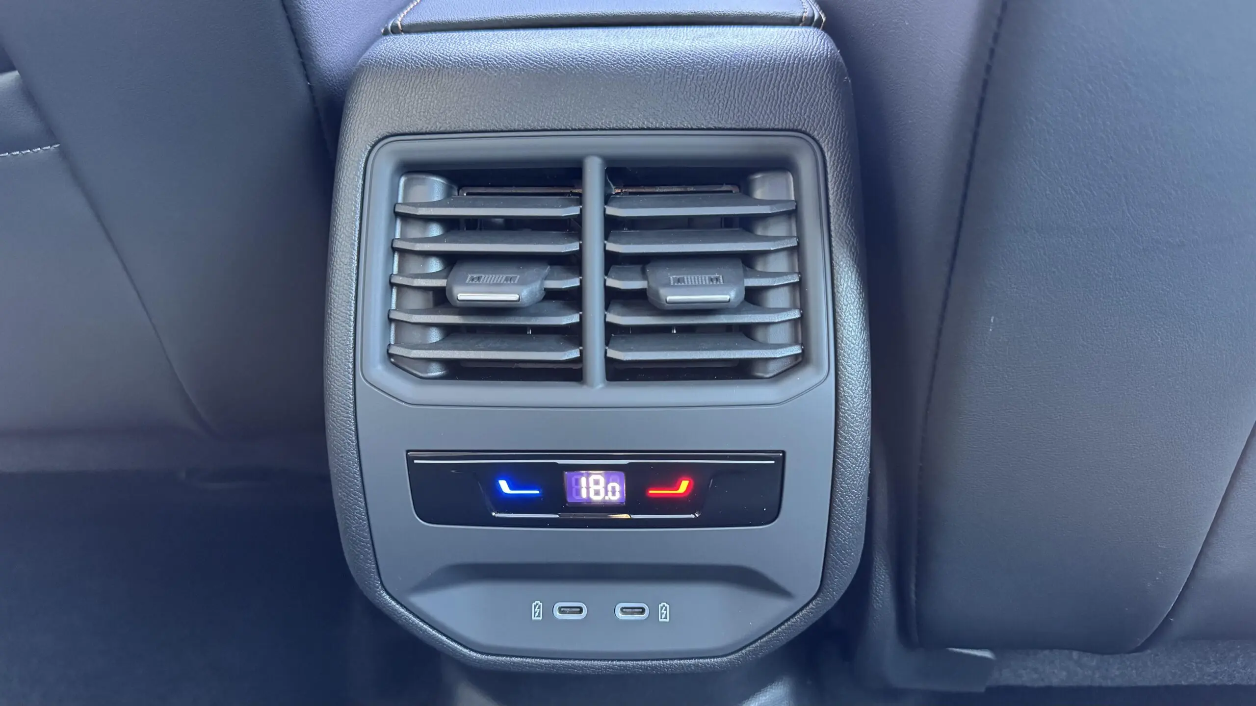 CUPRA_FORMENTOR_ASSISE-ARRIERE-CENTRALE