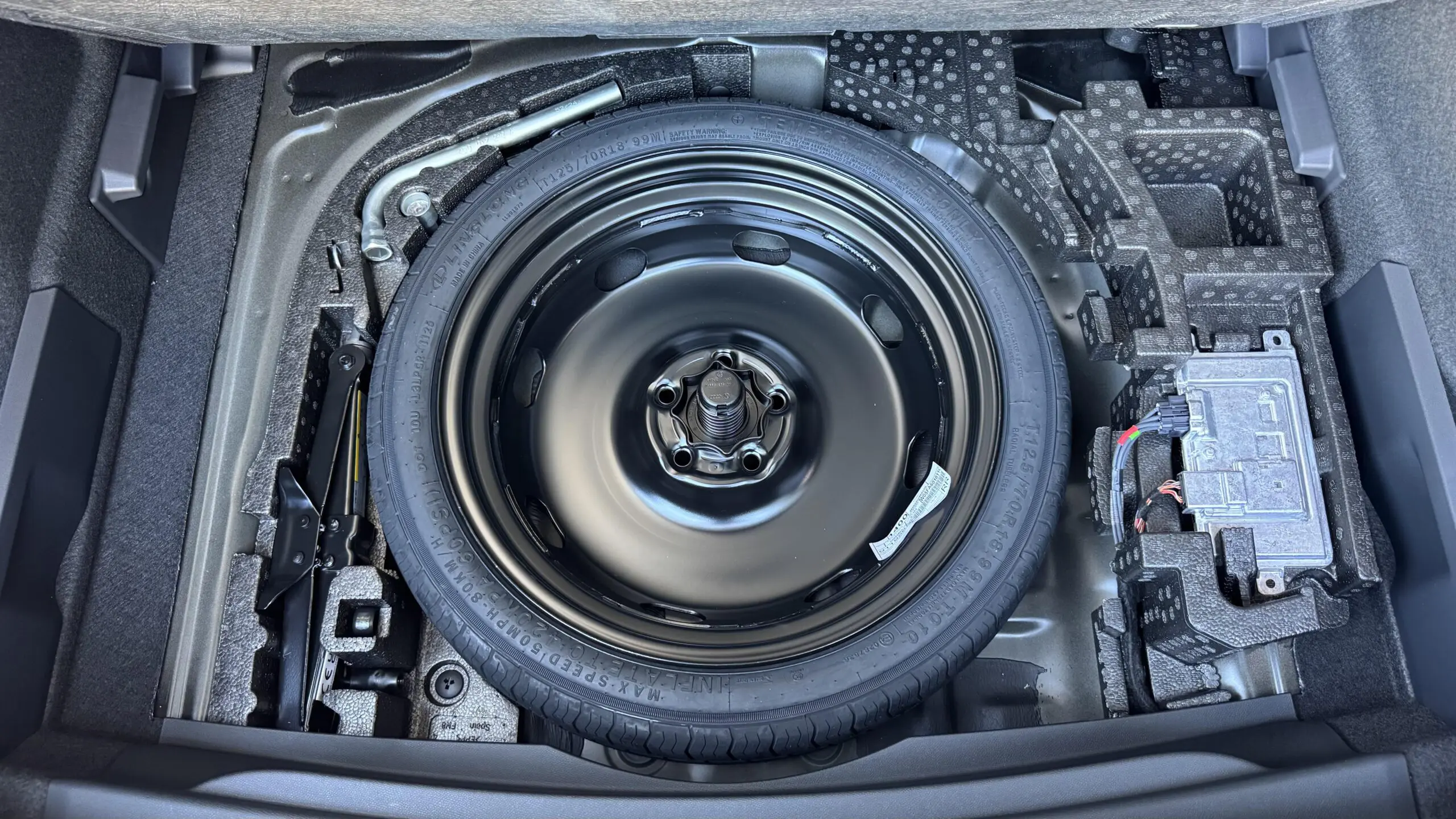 CUPRA_FORMENTOR_ROUE-DE-SECOURS