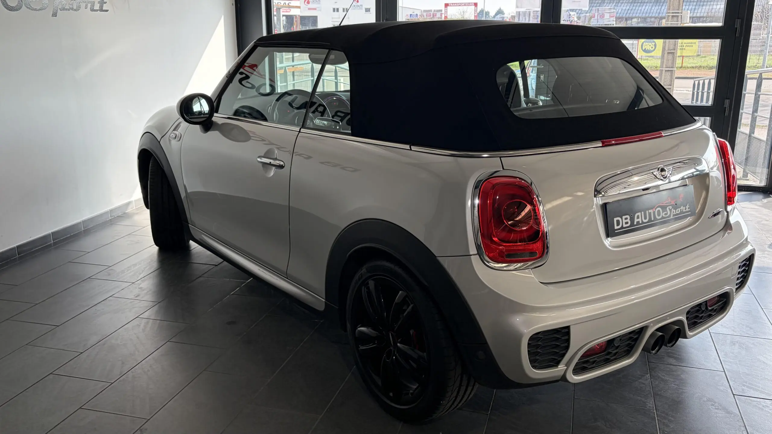 MINI_CABRIOLET-F57_34-ARRIERE-GAUCHE