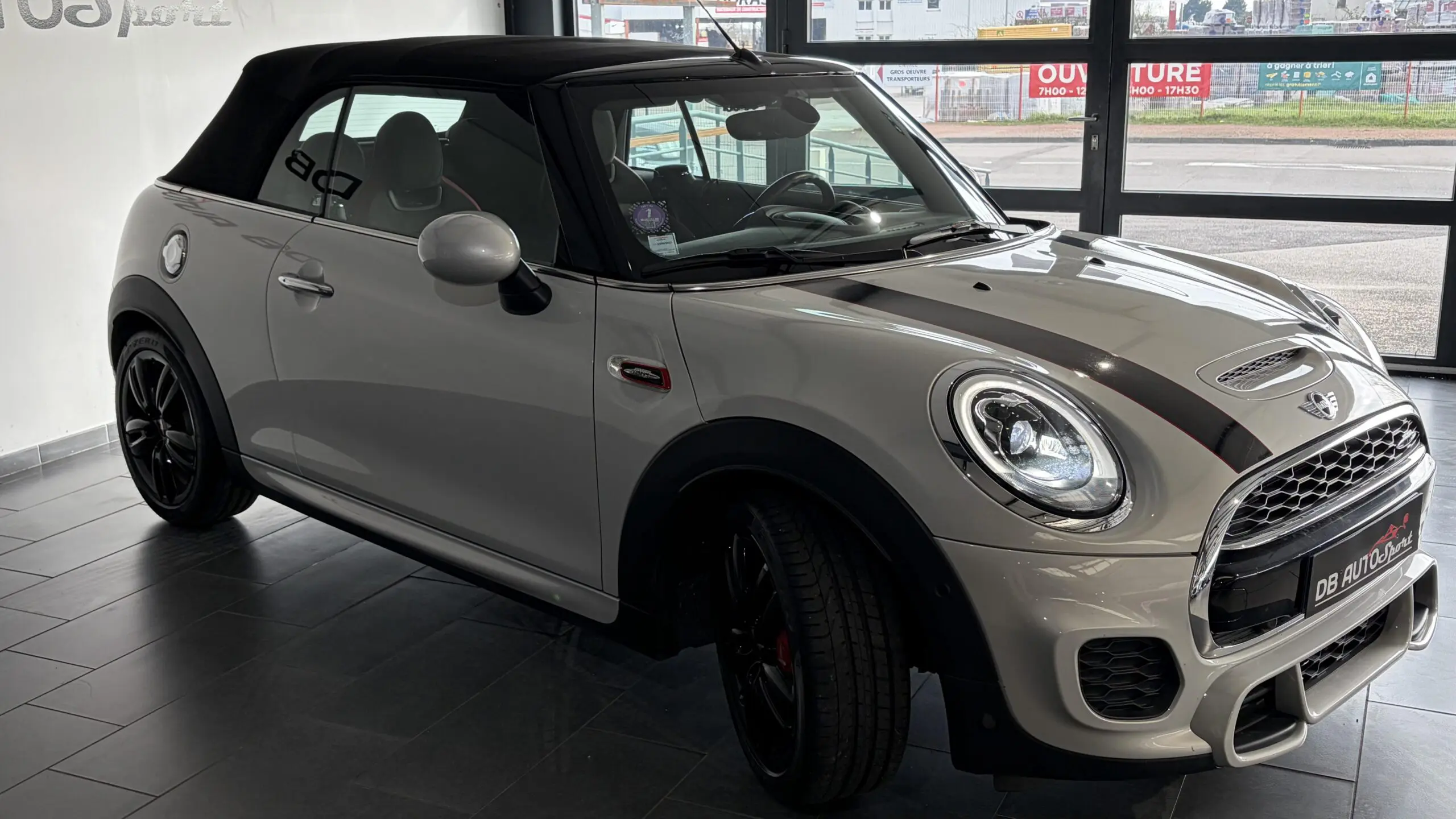 MINI_CABRIOLET-F57_34-AVANT-DROIT