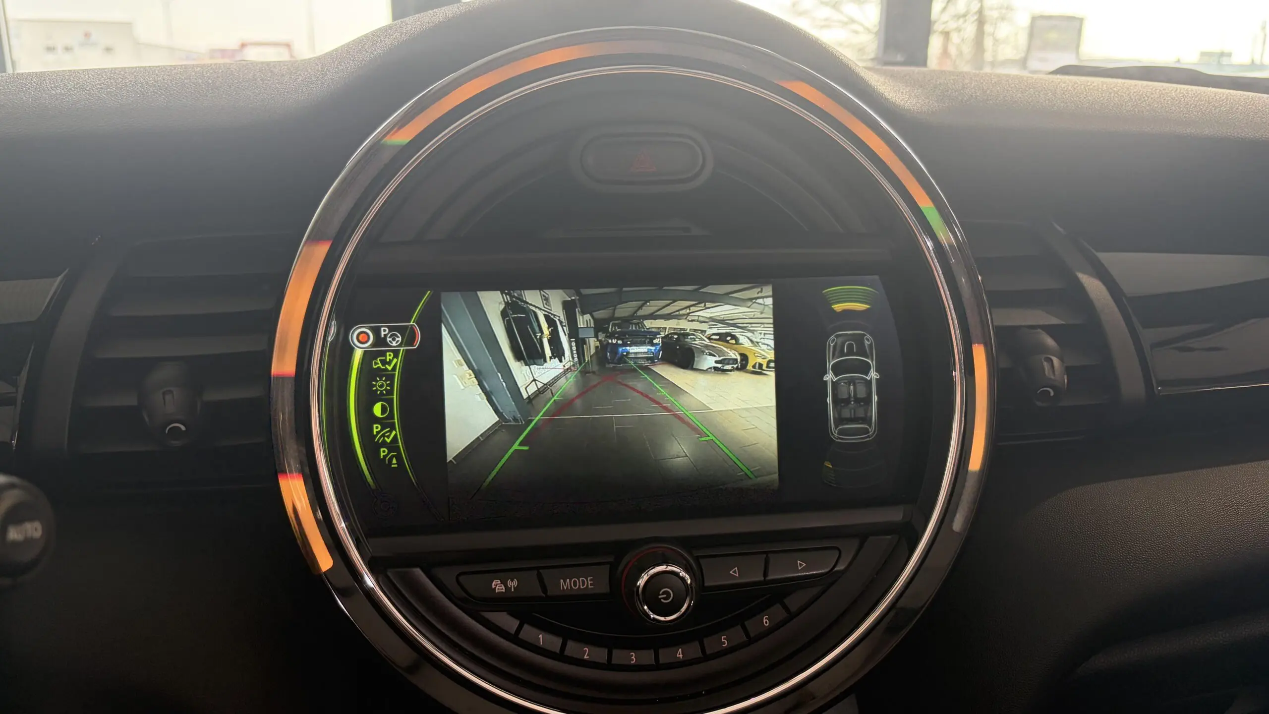 MINI_CABRIOLET-F57_CONSOLE-CENTRALE-CAMERA-DE-RECUL