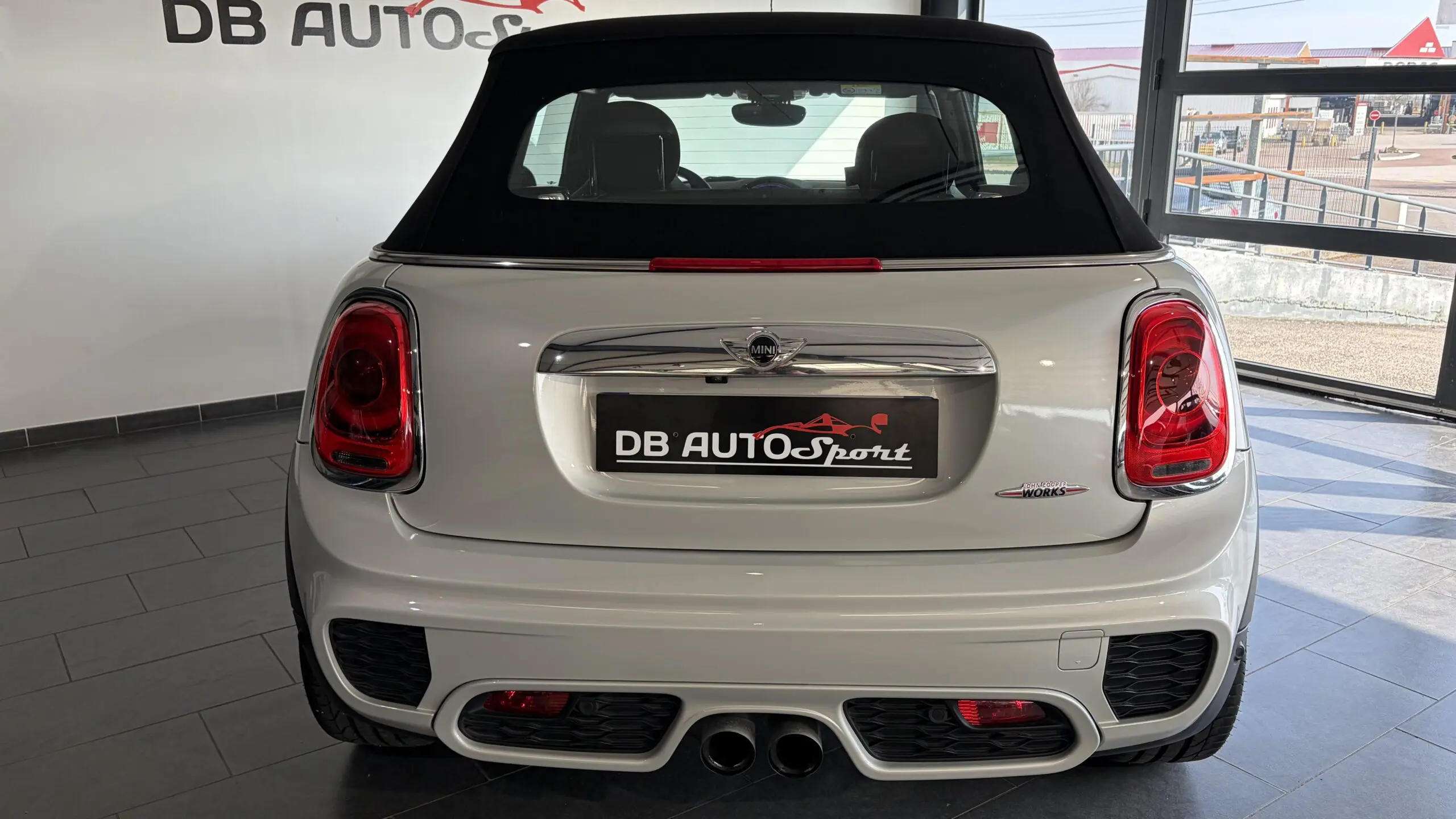 MINI_CABRIOLET-F57_FACE-ARRIERE