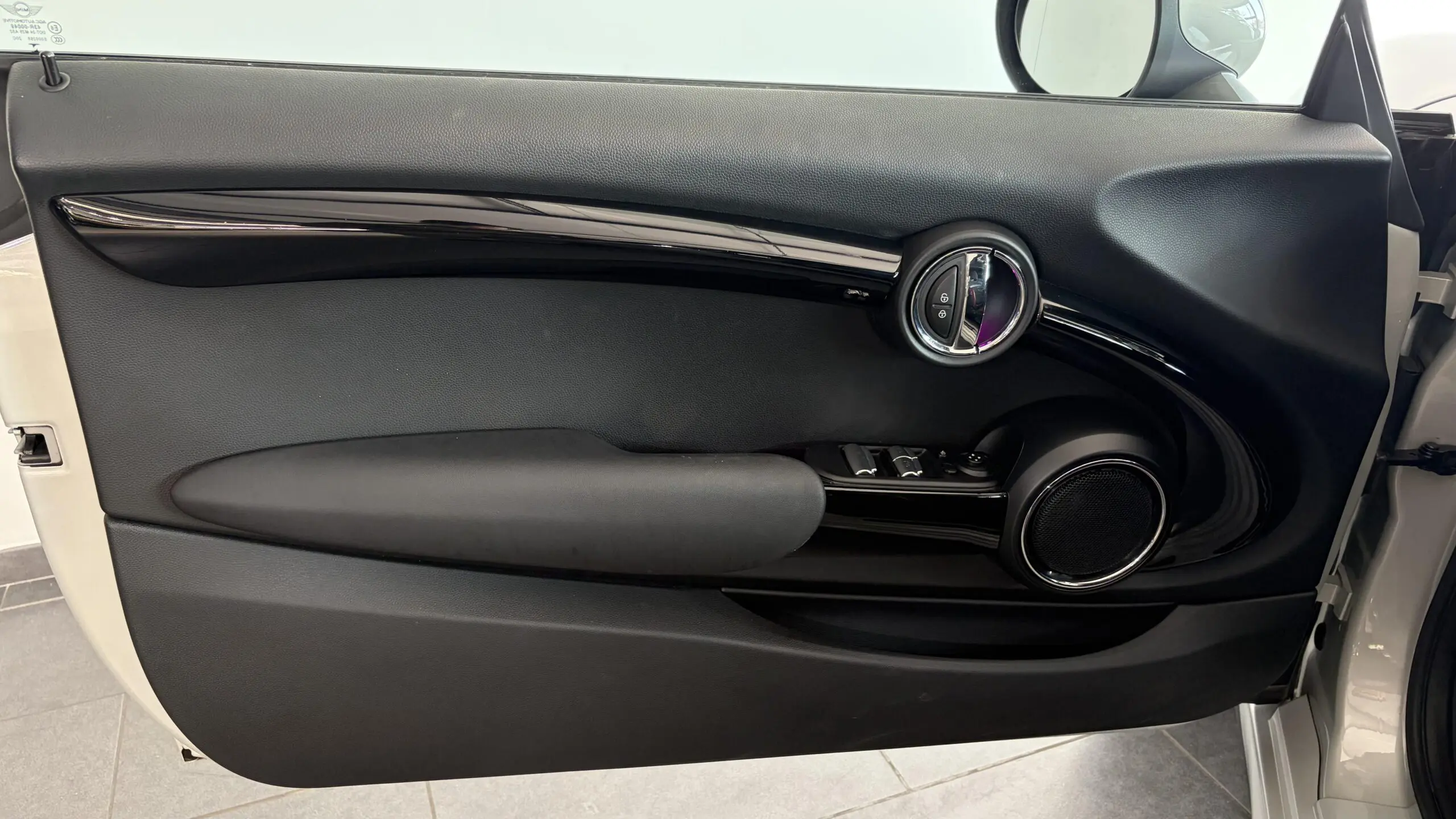 MINI_CABRIOLET-F57_PANNEAU-DE-PORTE-AVANT-GAUCHE