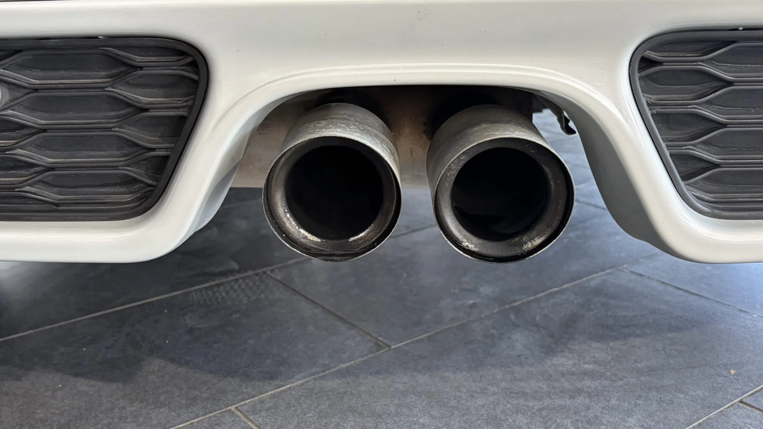 MINI_CABRIOLET-F57_PNEU-AVANT-GAUCHE