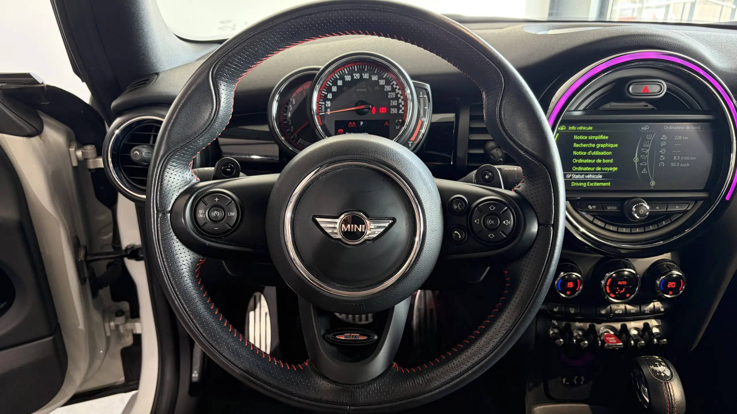 MINI_CABRIOLET-F57_POSTE-DE-PILOTAGE