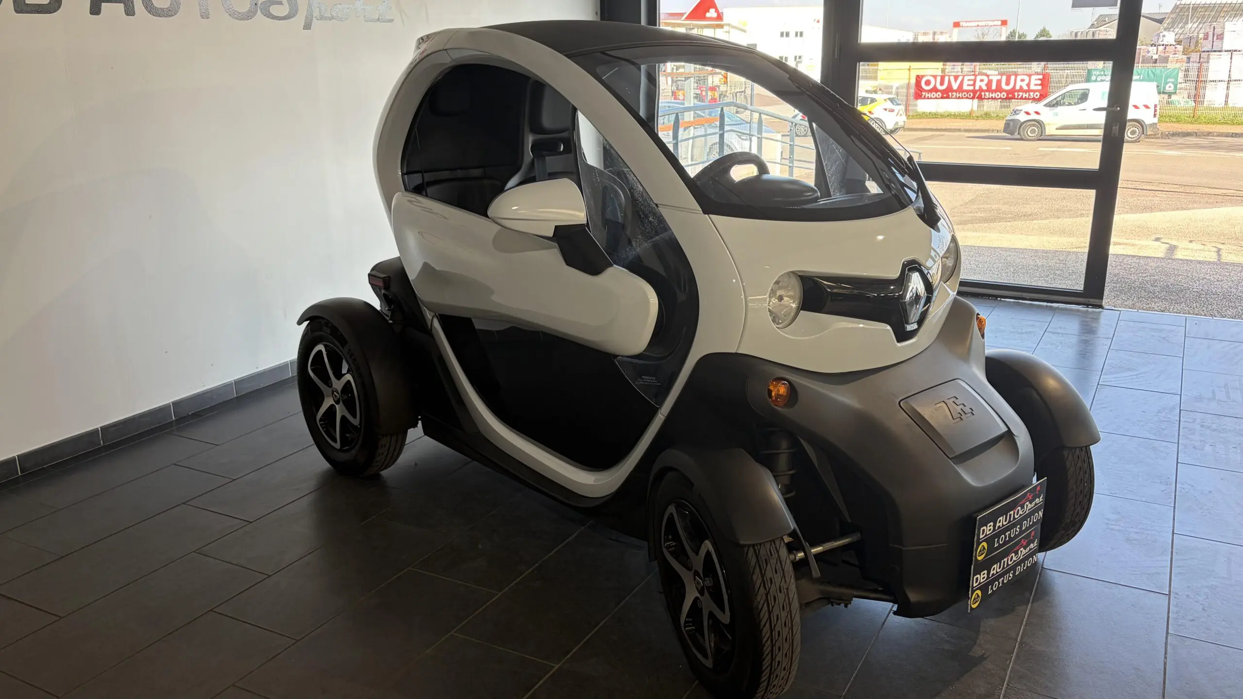 RENAULT_TWIZY_34-AVANT-DROIT