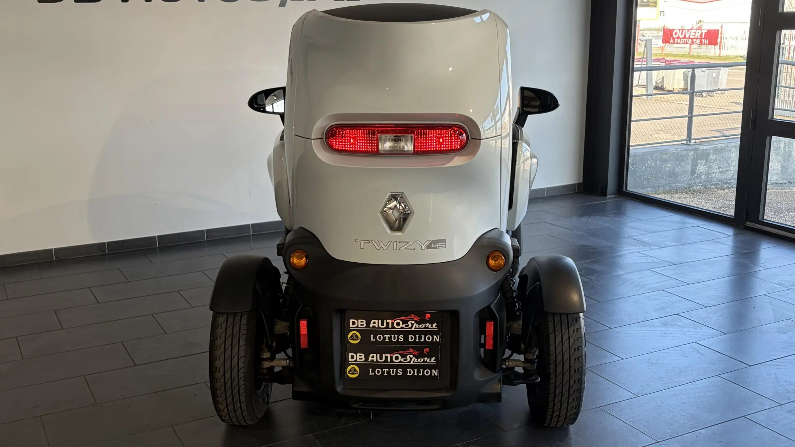 RENAULT_TWIZY_FACE-ARRIERE
