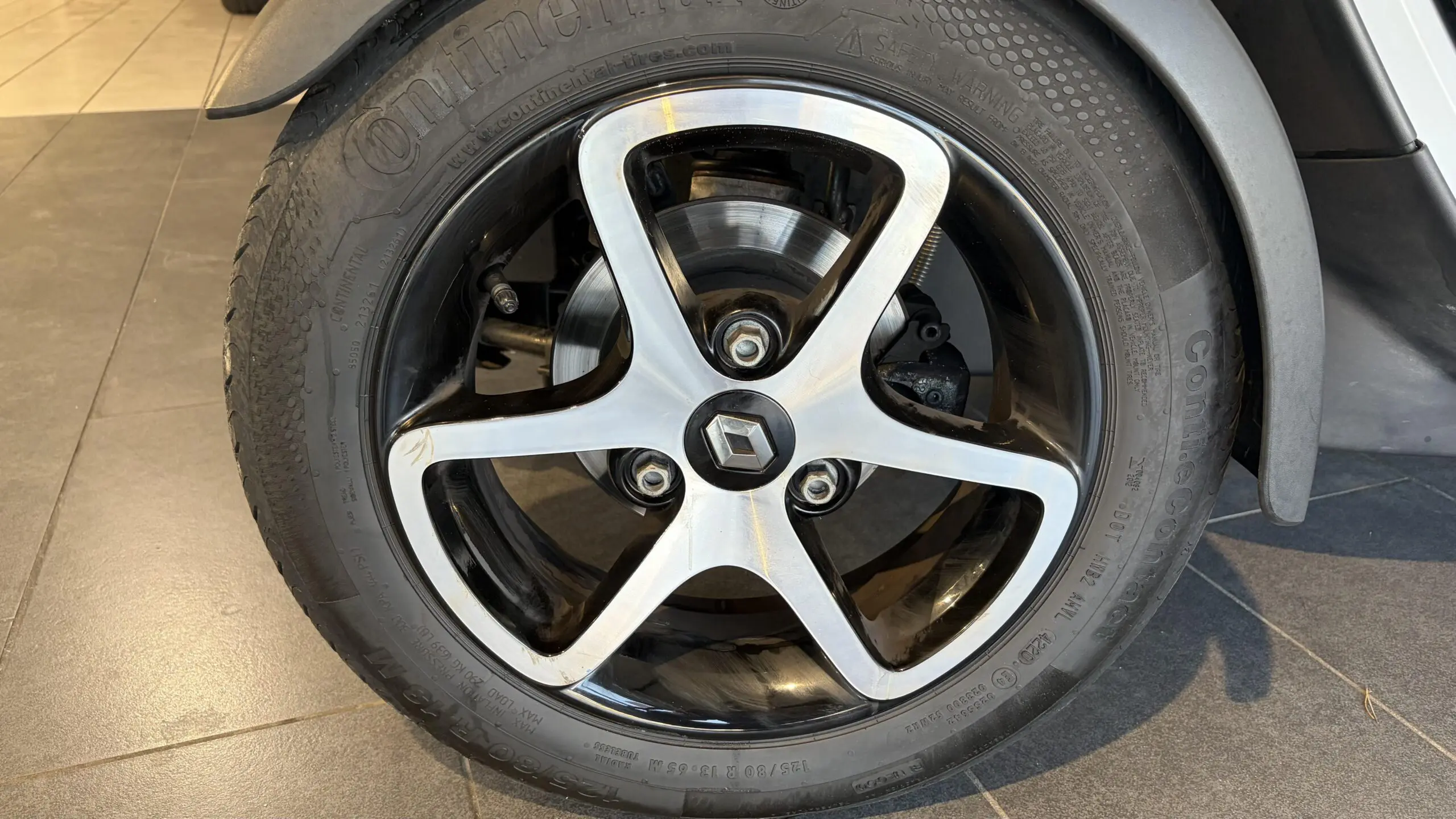 RENAULT_TWIZY_JANTE-AVANT-GAUCHE