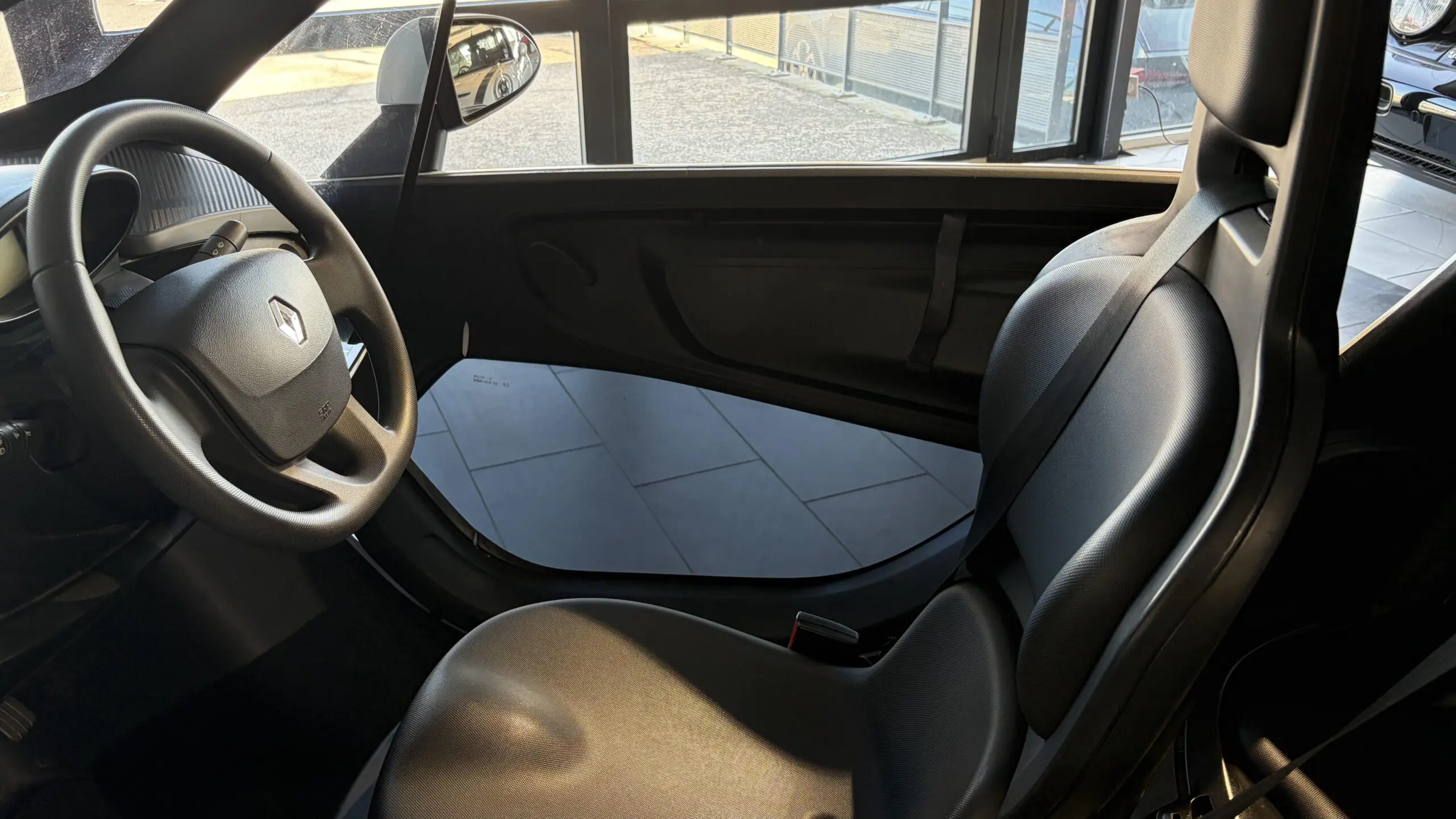 RENAULT_TWIZY_PANNEAU-DE-PORTE-AVANT-GAUCHE