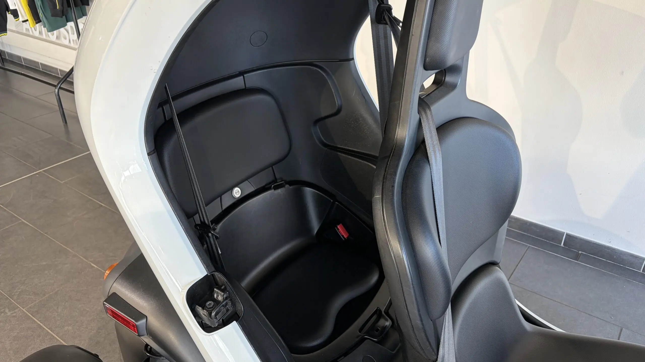 RENAULT_TWIZY_SIEGE-ARRIERE-GAUCHE