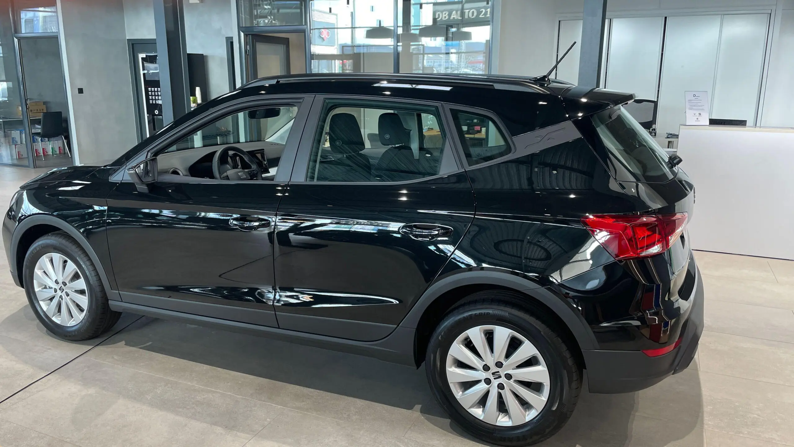 SEAT_ARONA_34-ARRIERE-GAUCHE