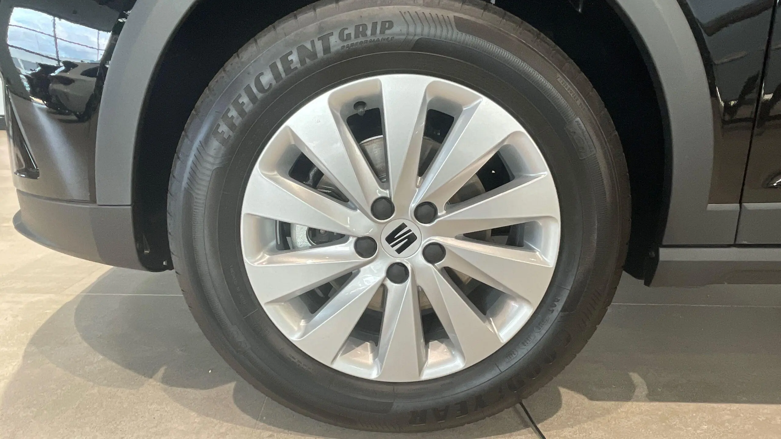 SEAT_ARONA_JANTE-AVANT-GAUCHE