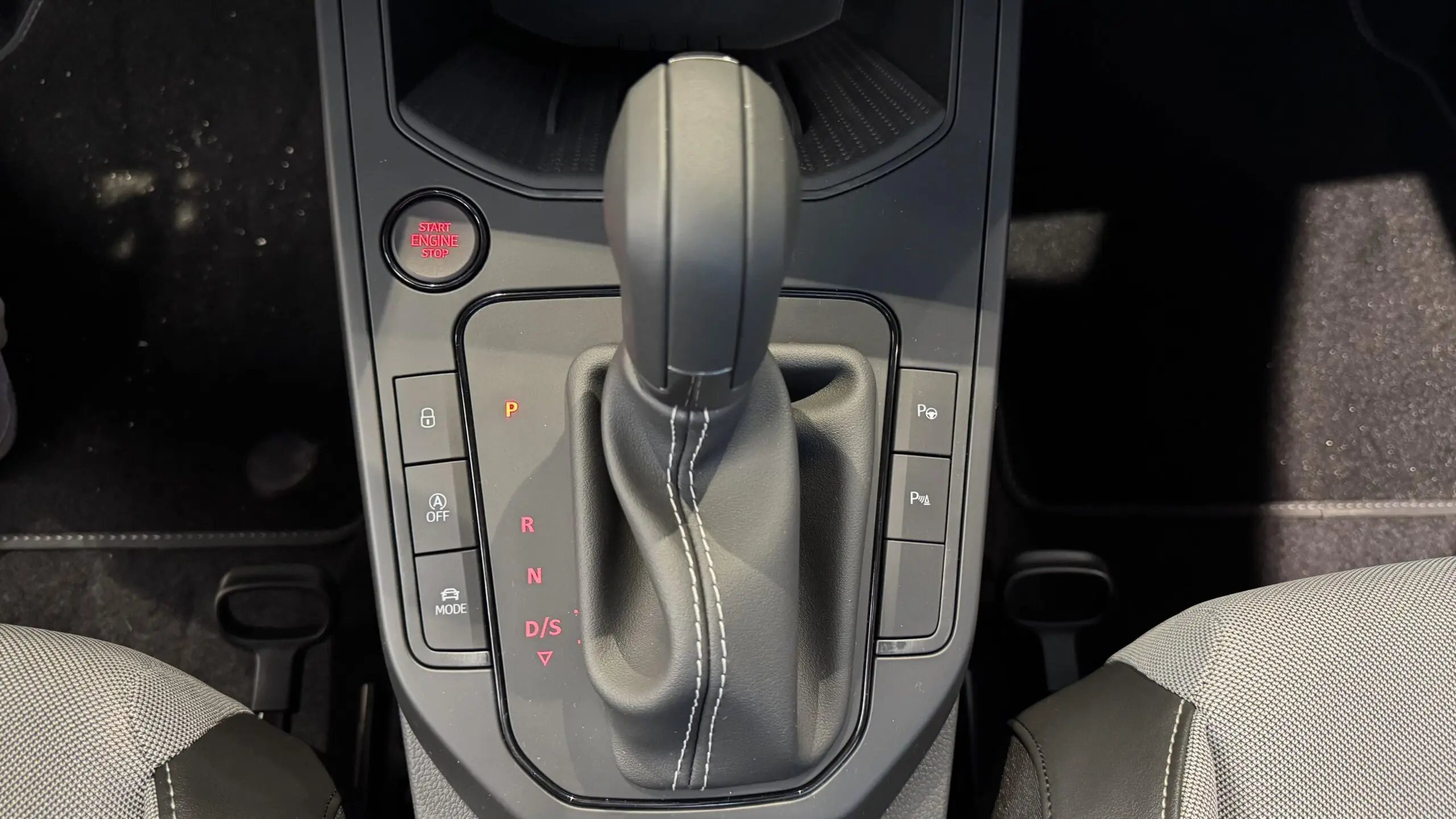 SEAT_ARONA_LEVIER-DE-VITESSE