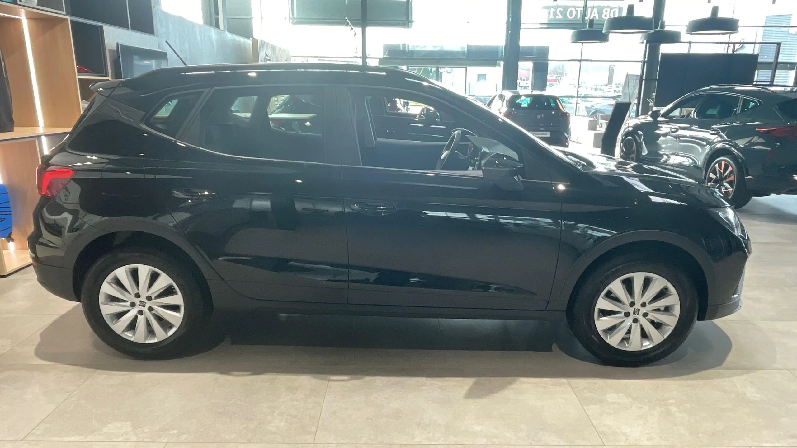 SEAT_ARONA_PROFIL-DROIT