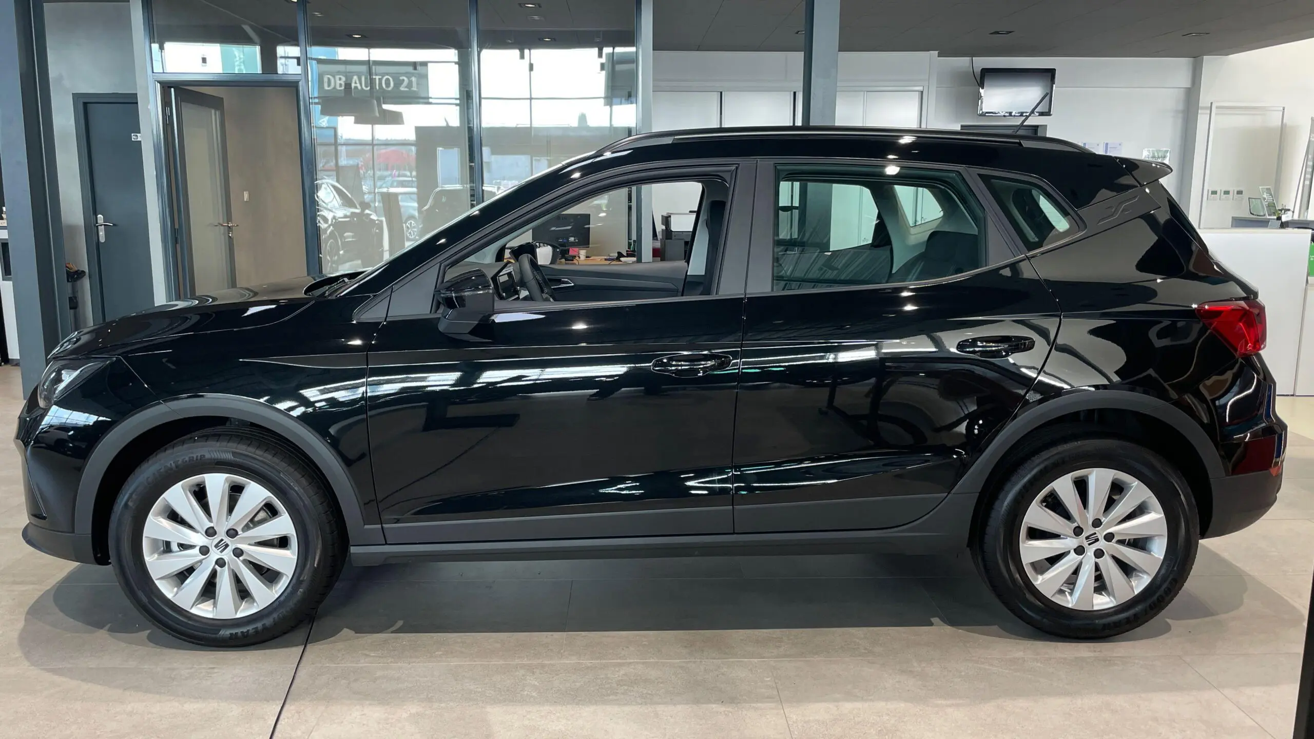 SEAT_ARONA_PROFIL-GAUCHE