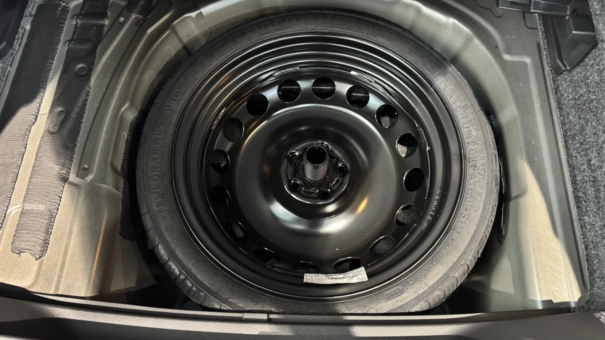 SEAT_ARONA_ROUE-DE-SECOURS