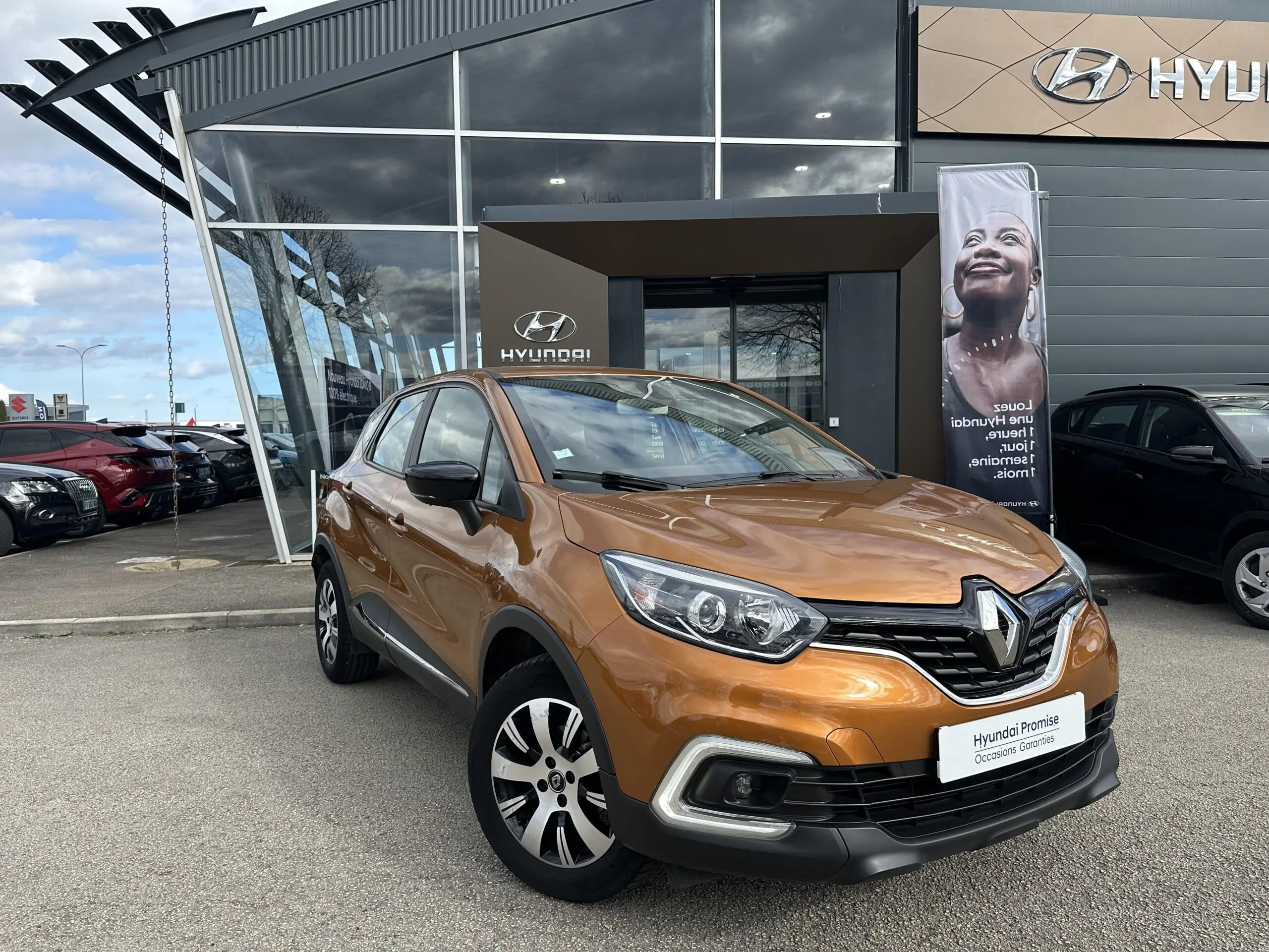 RENAULT_CAPTUR_34-AVANT-DROIT