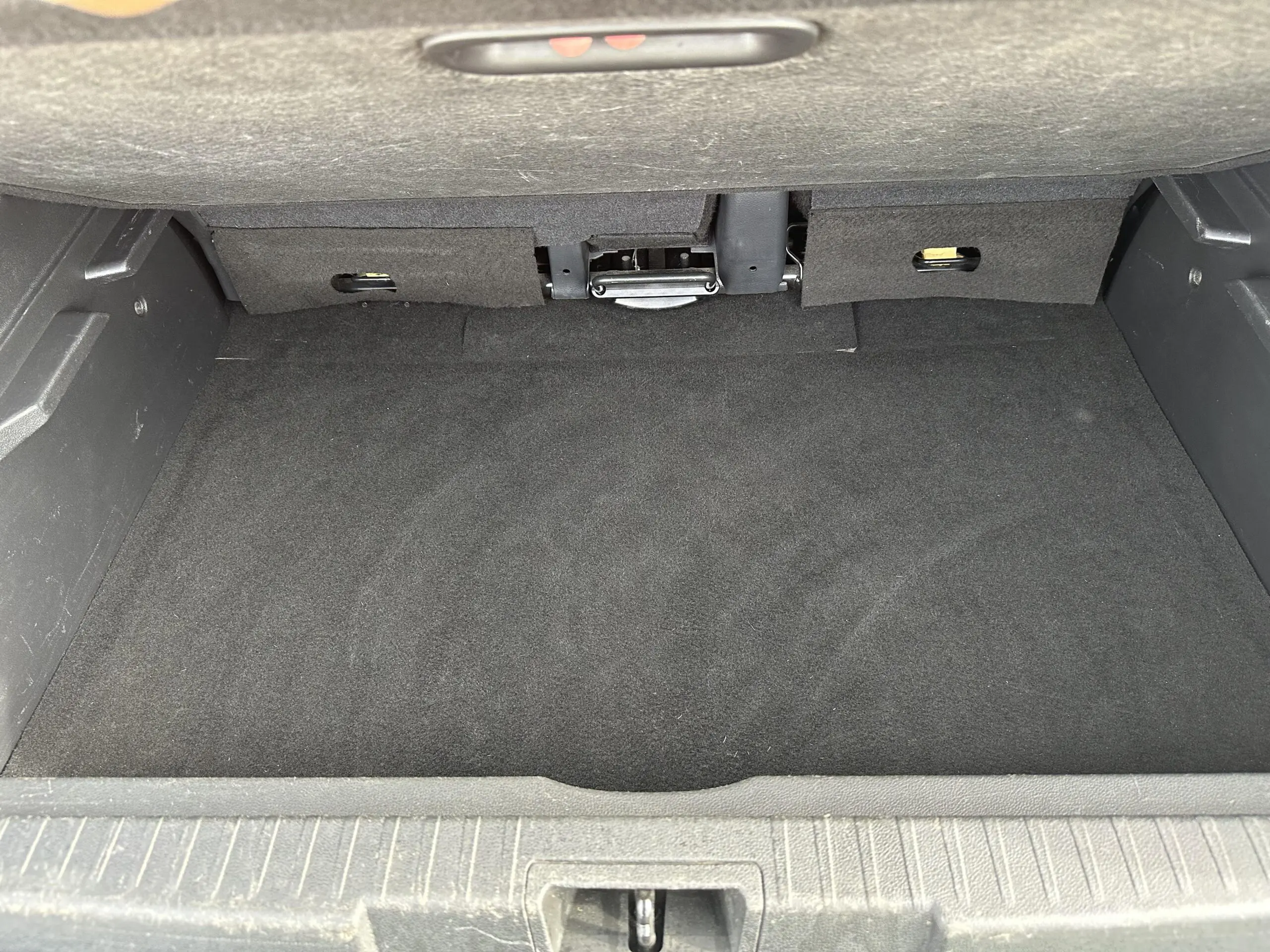 RENAULT_CAPTUR_COMMANDE-DE-COFFRE