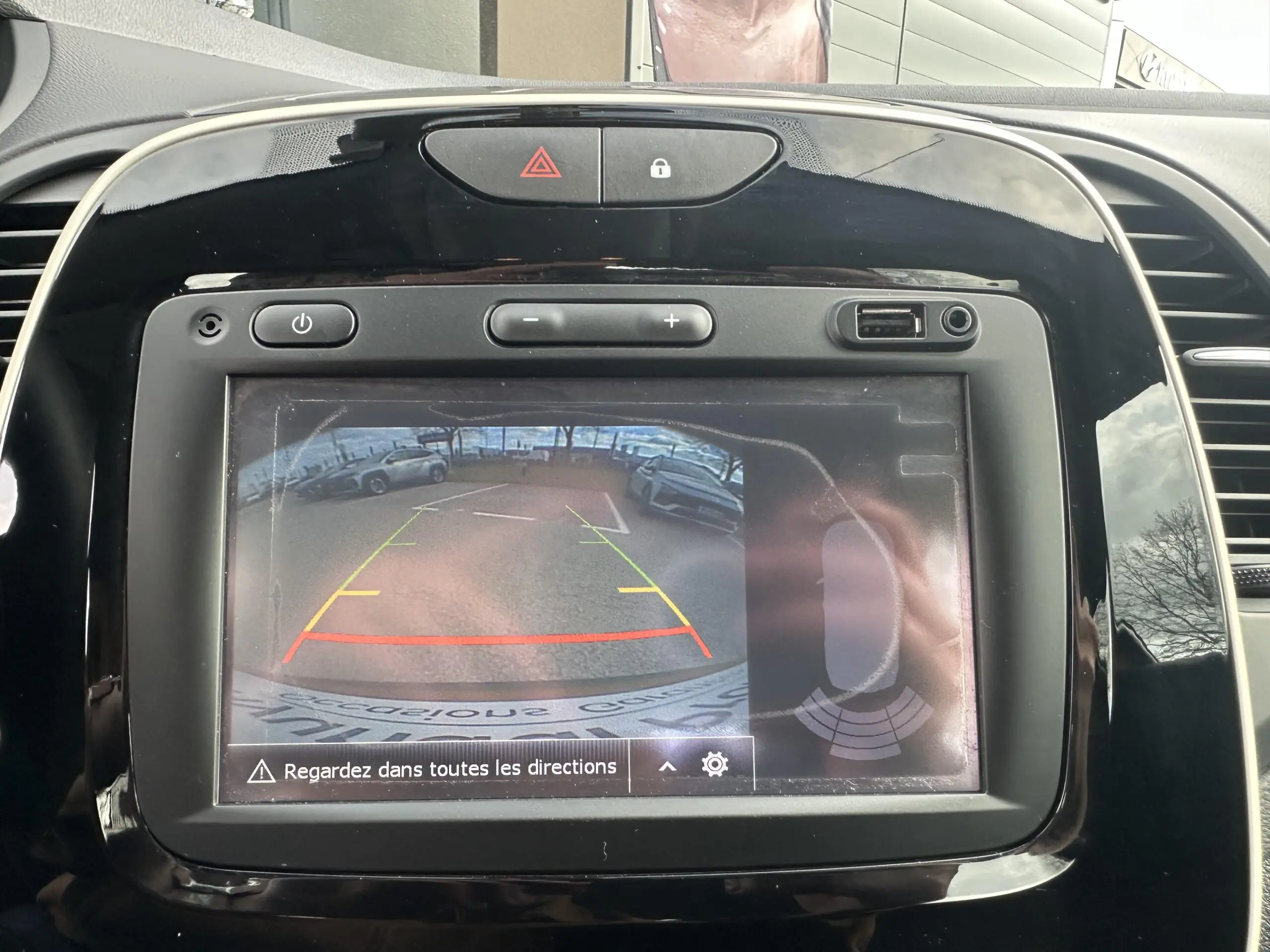 RENAULT_CAPTUR_CONSOLE-CENTRALE-CAMERA-DE-RECUL