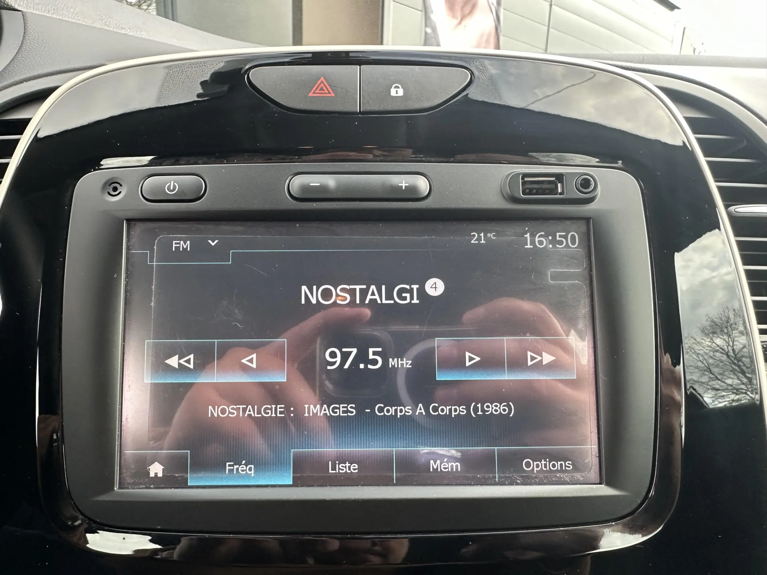 RENAULT_CAPTUR_CONSOLE-CENTRALE