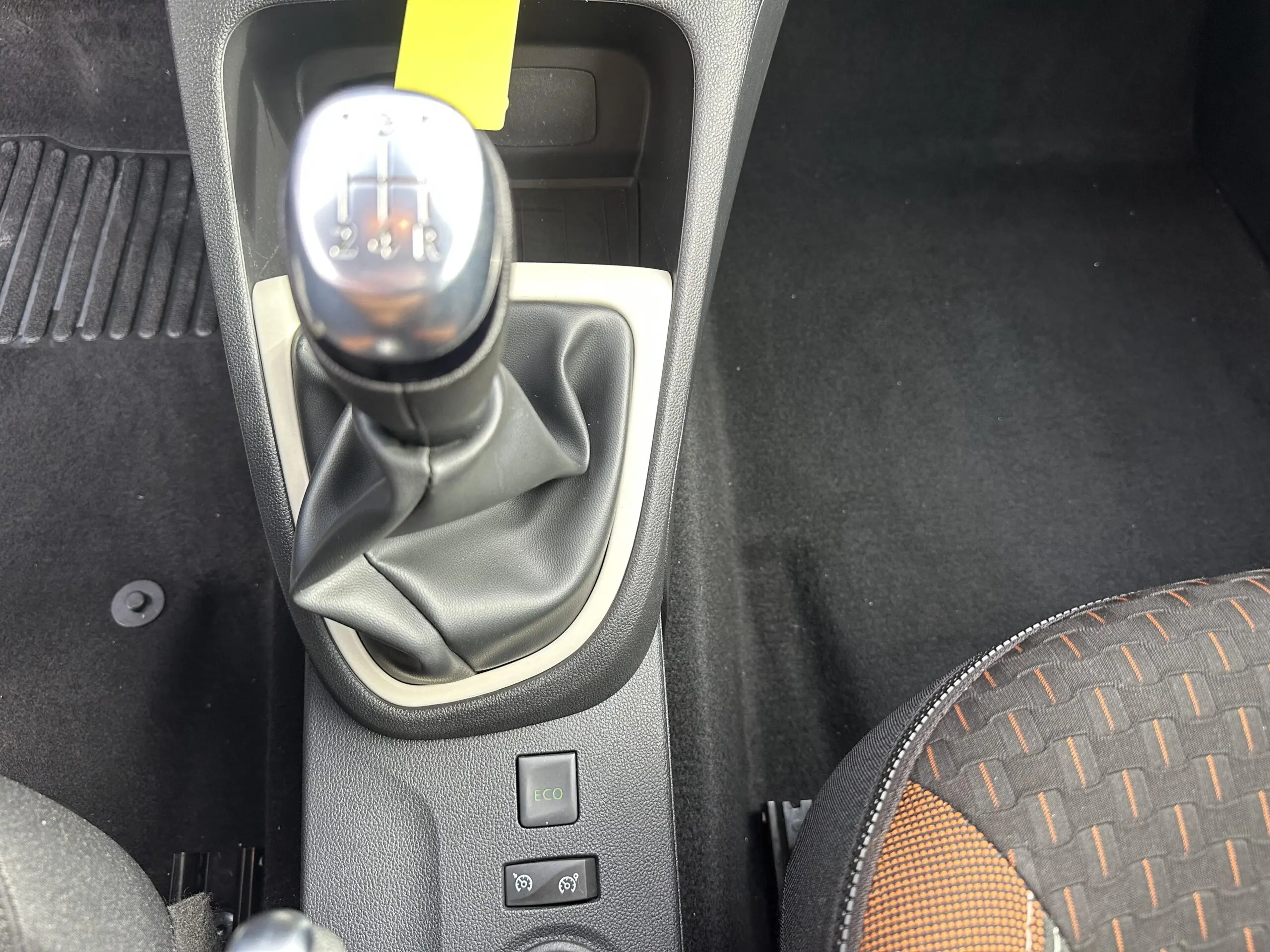 RENAULT_CAPTUR_LEVIER-DE-VITESSE